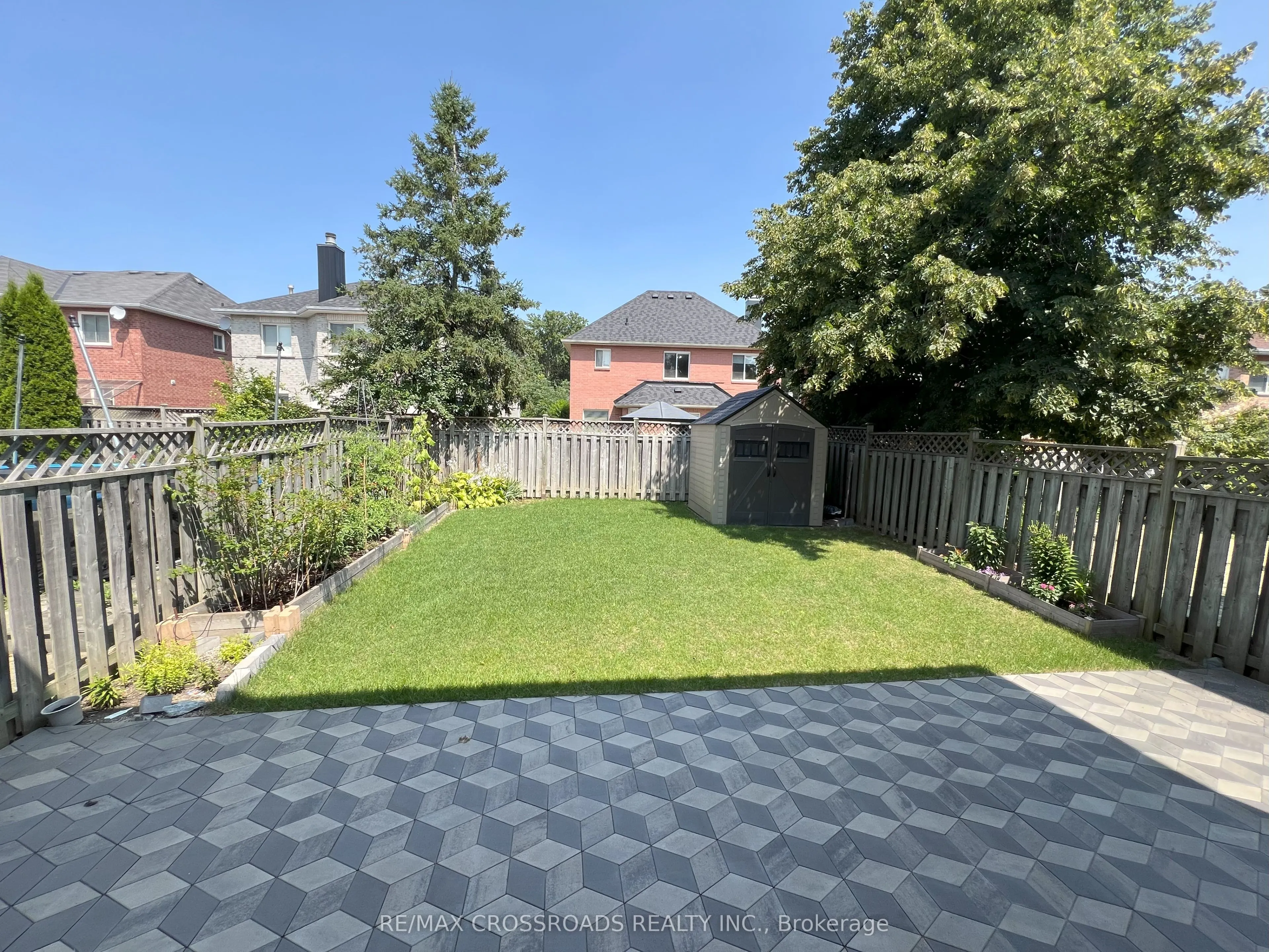 51 HOOD Crescent