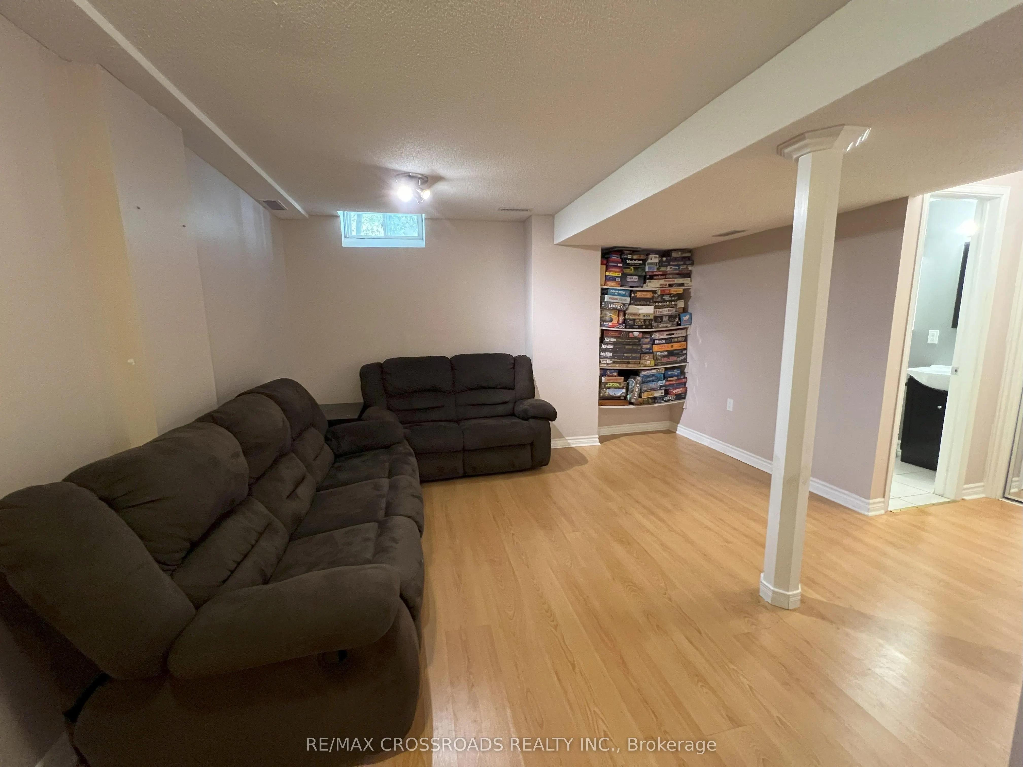 51 HOOD Crescent