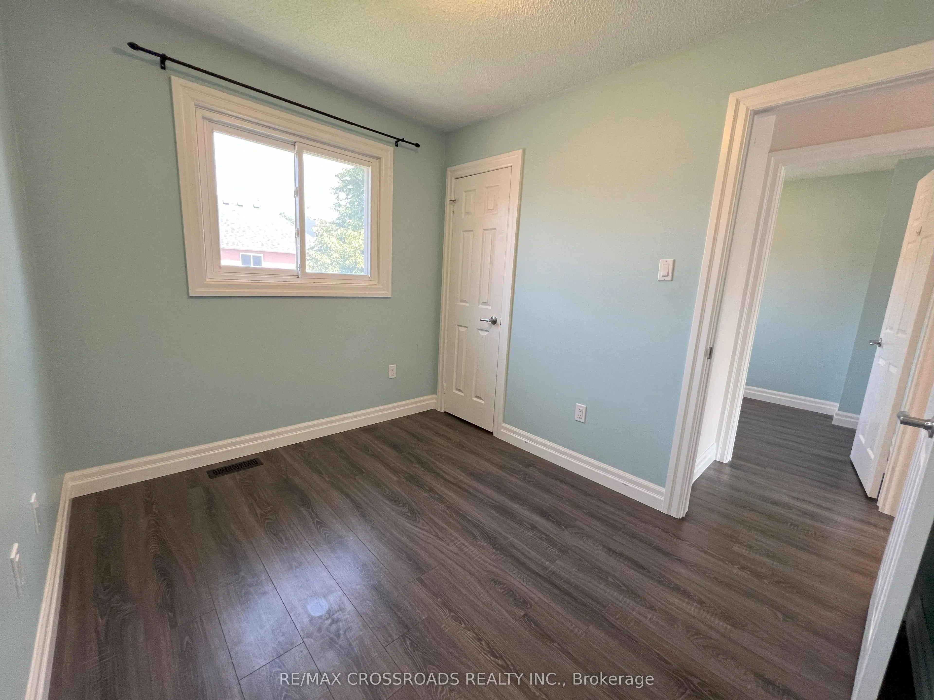 51 HOOD Crescent