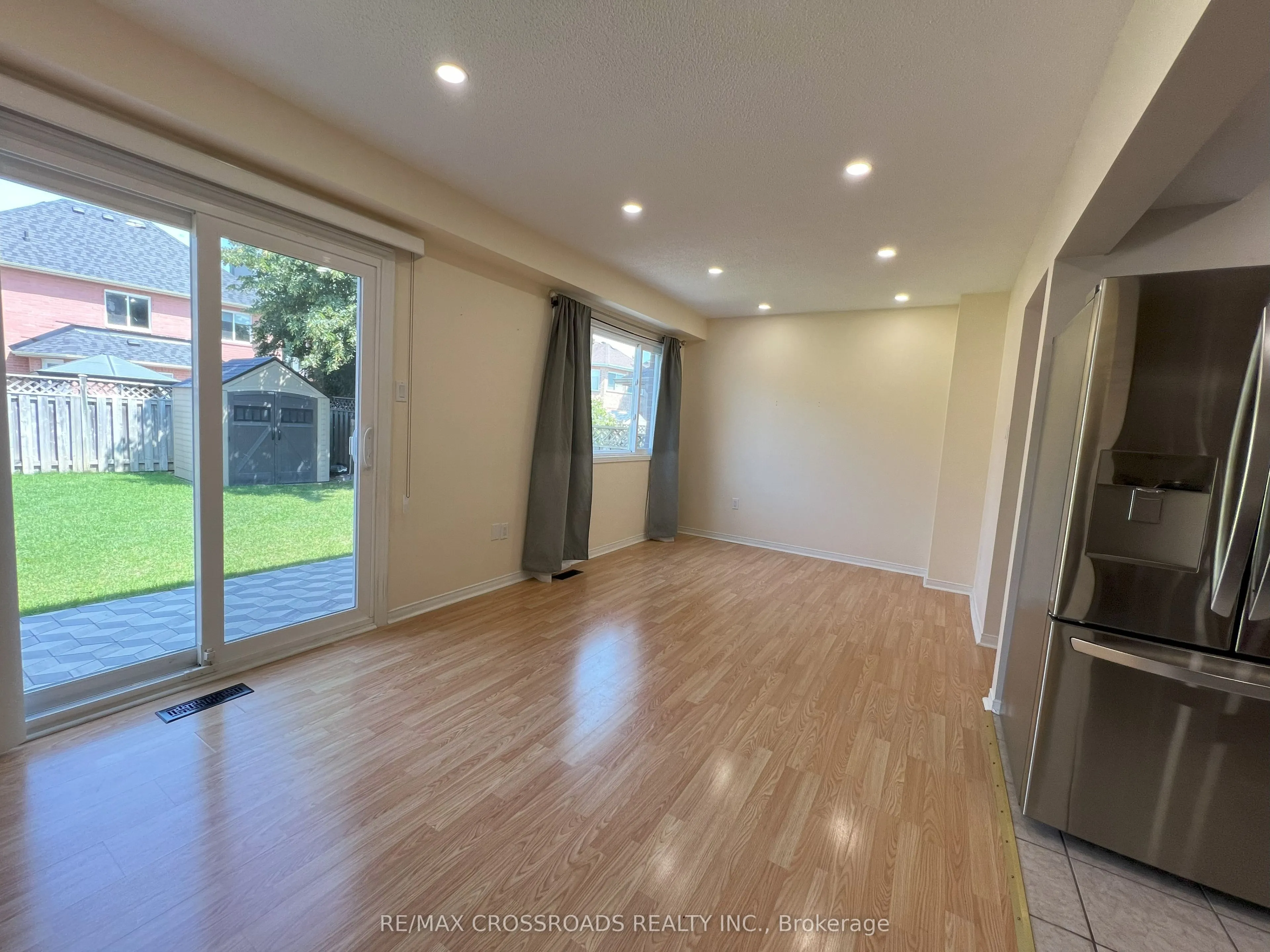 51 HOOD Crescent