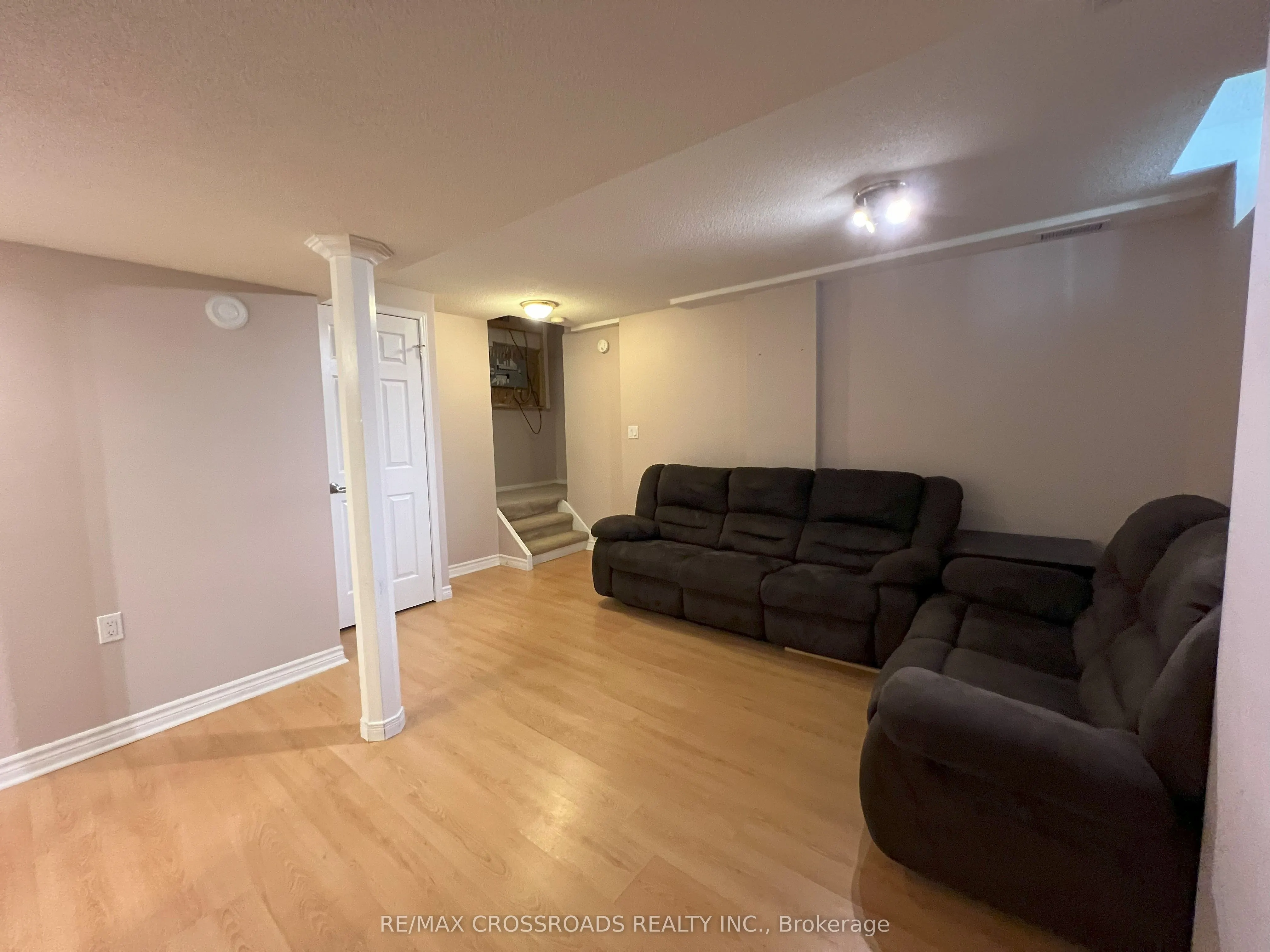 51 HOOD Crescent