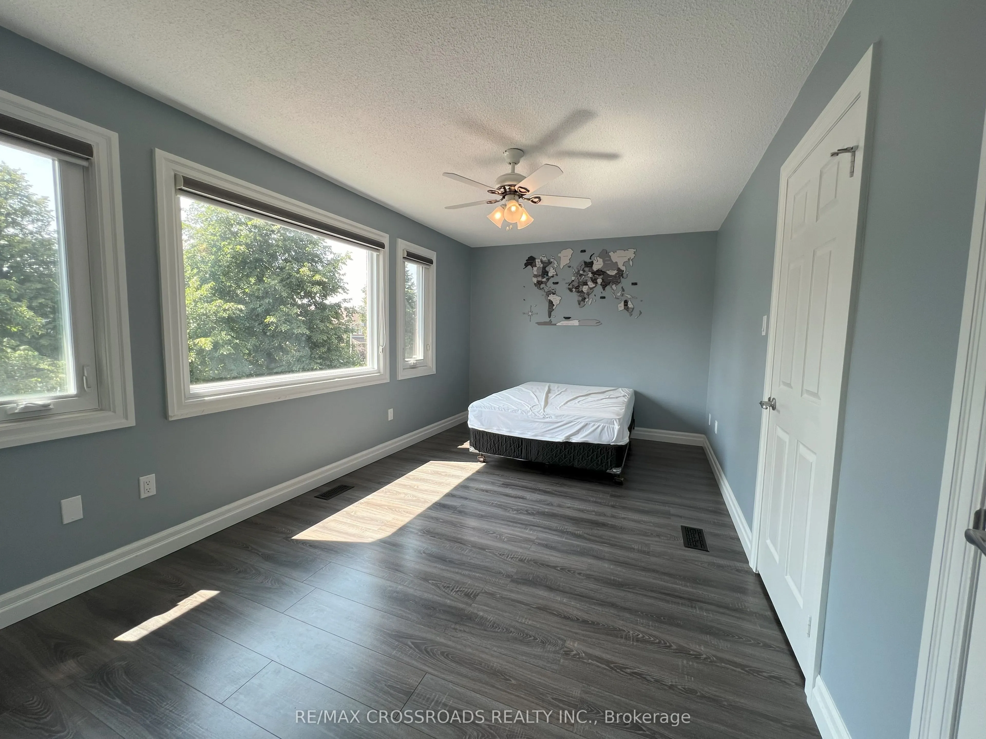 51 HOOD Crescent