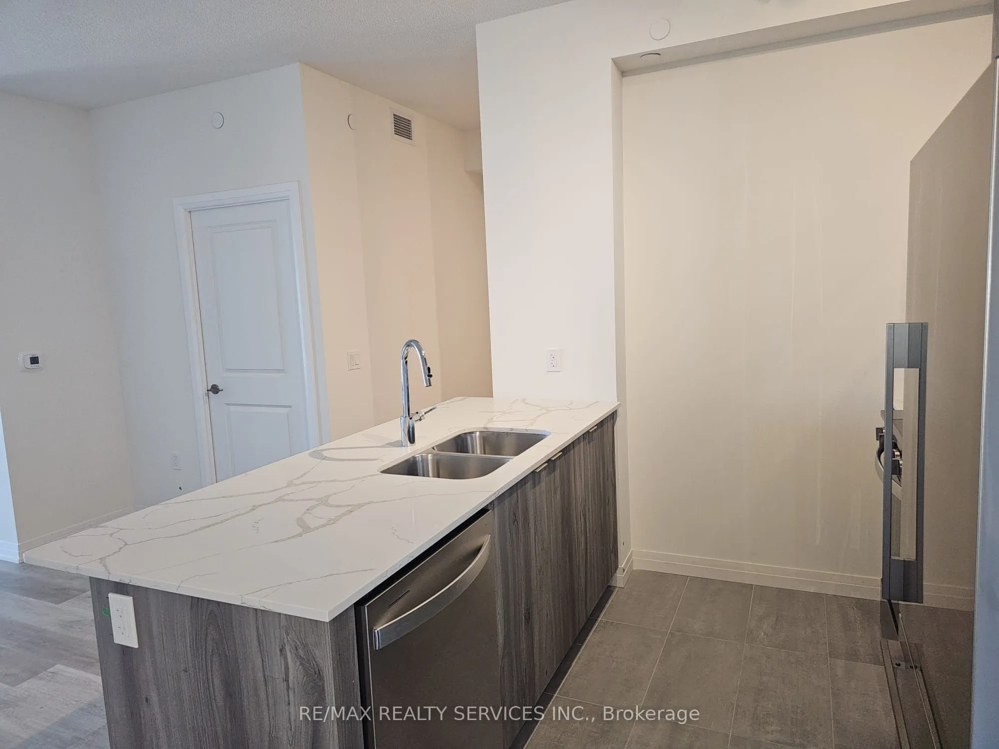 15 Wintergarden Drive, #1410