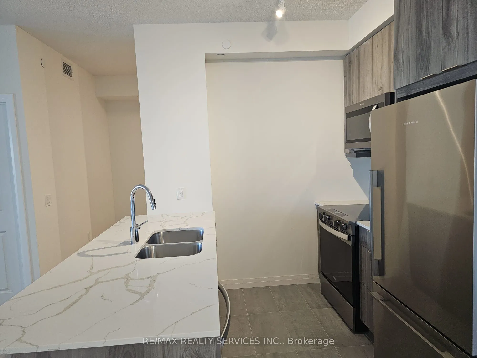 15 Wintergarden Drive, #1410
