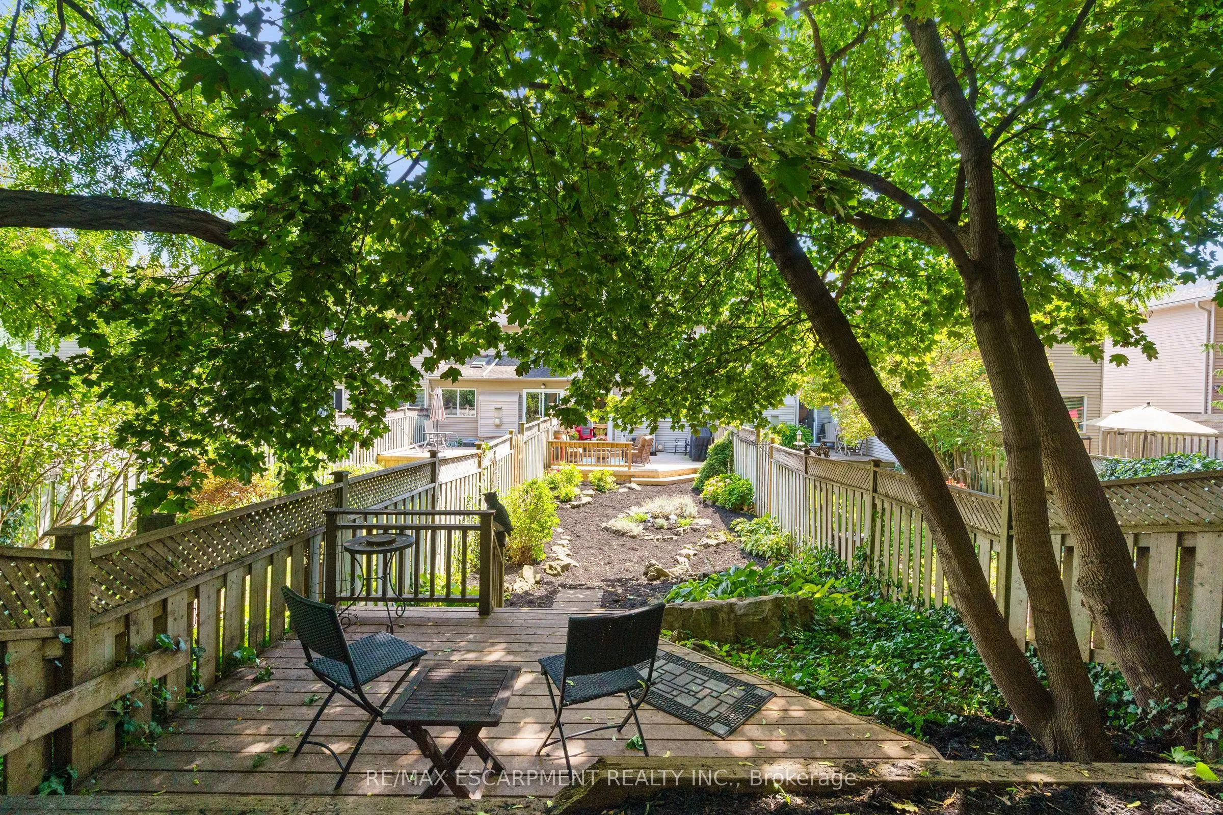 43 Fairwood Place W