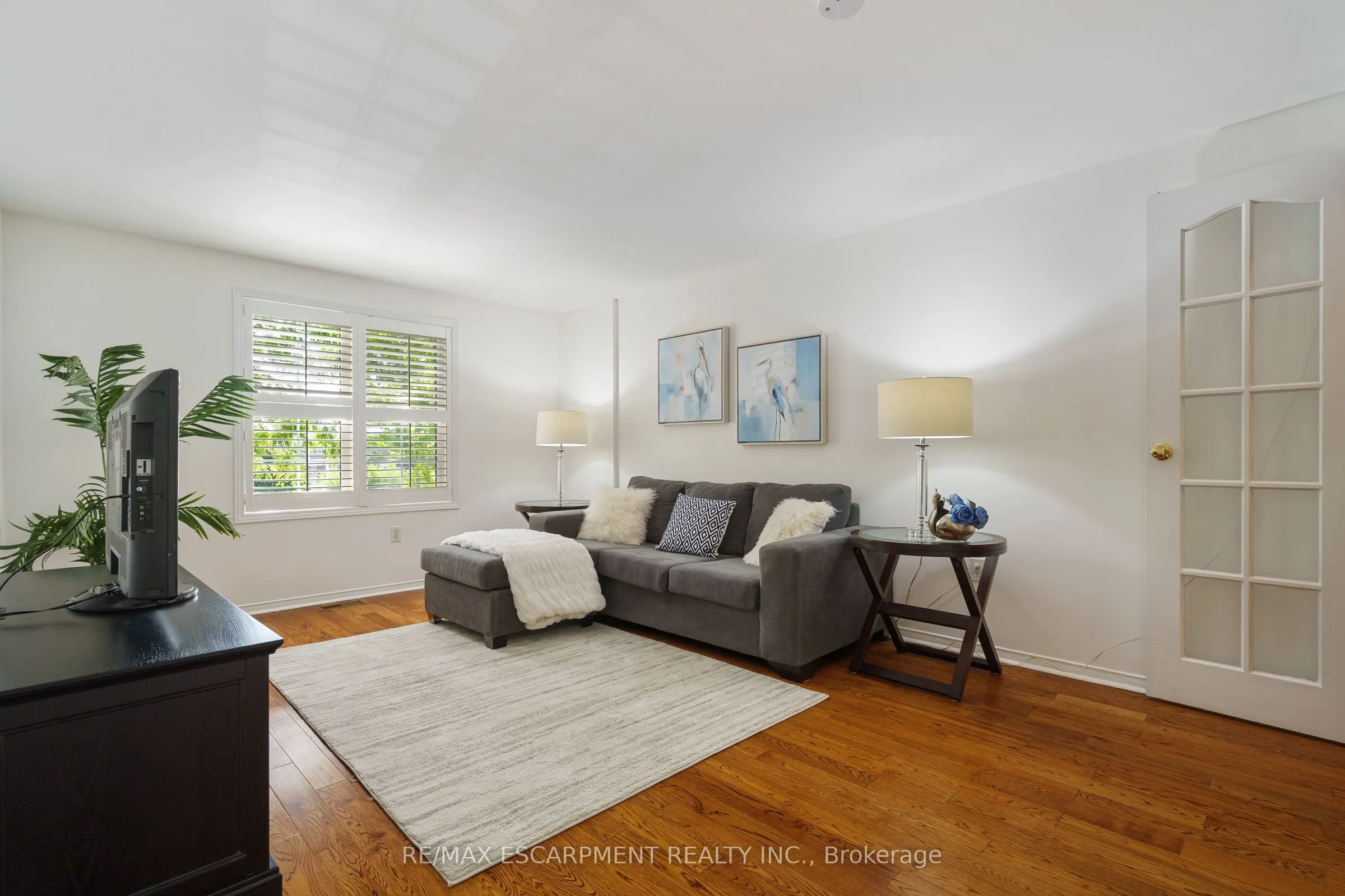 43 Fairwood Place W