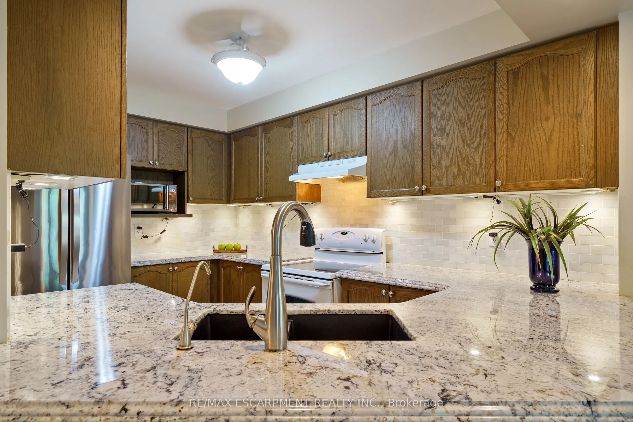 43 Fairwood Place W