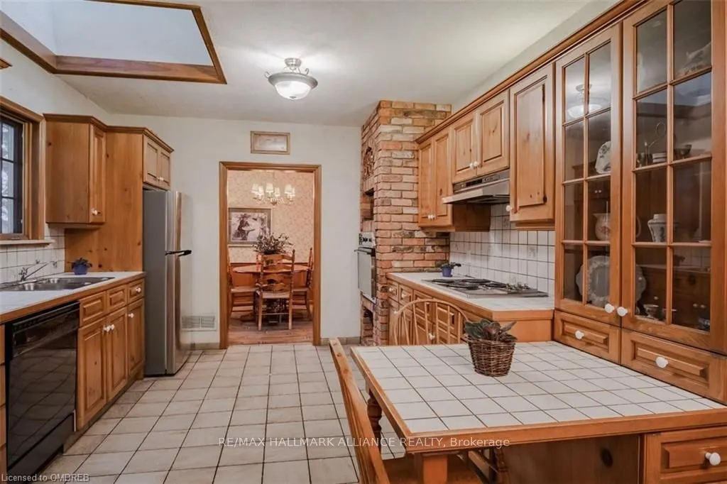4447 Lakeshore Road