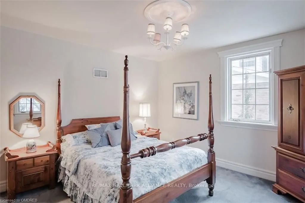 4447 Lakeshore Road