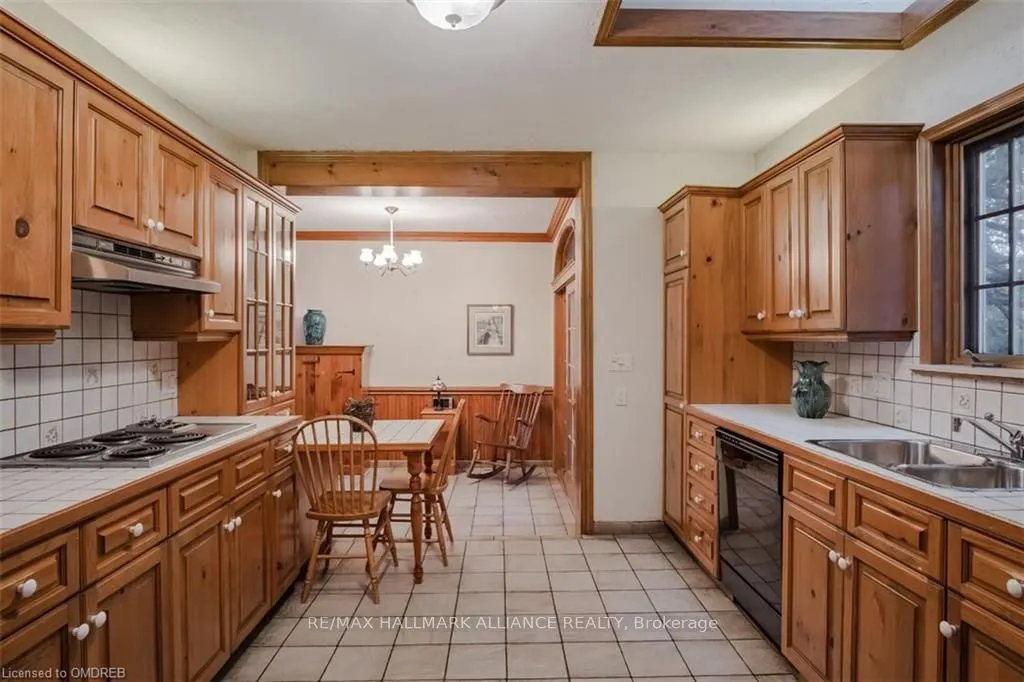 4447 Lakeshore Road