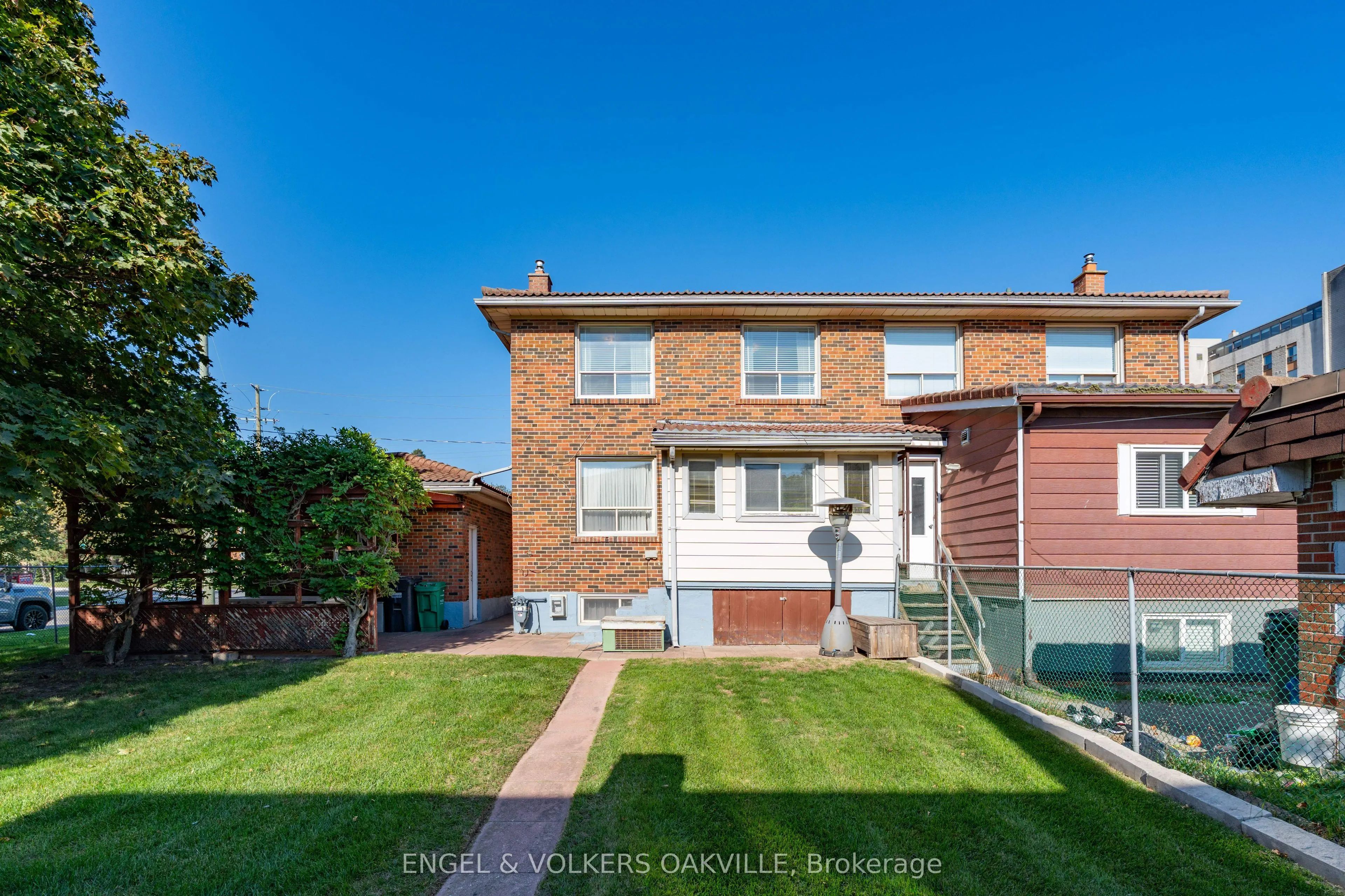 183 vodden Street E