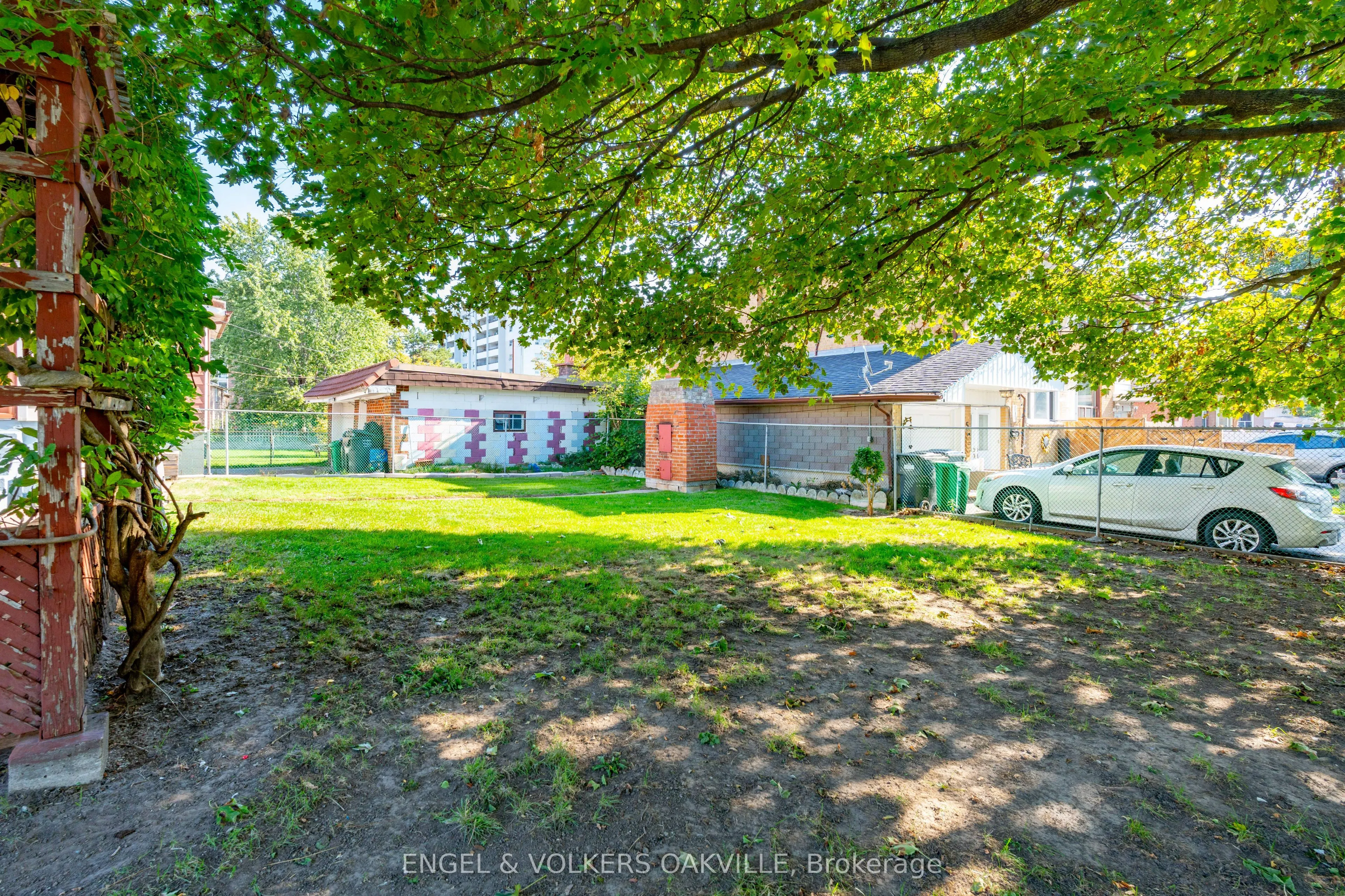 183 vodden Street E