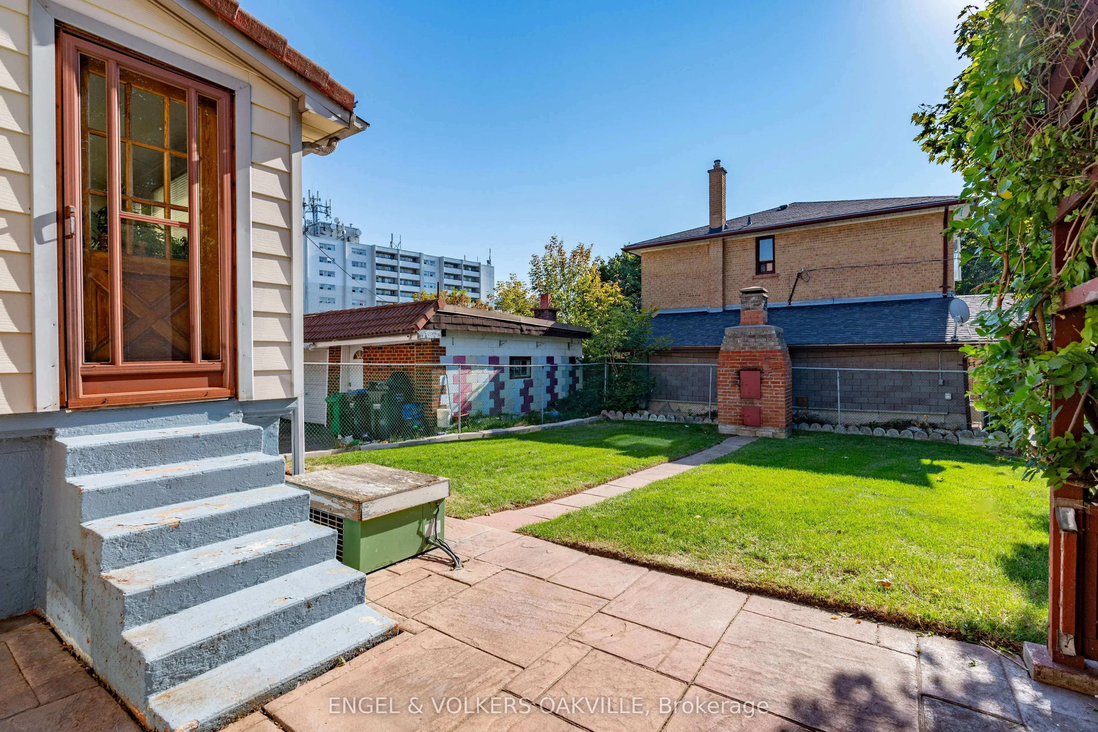 183 vodden Street E