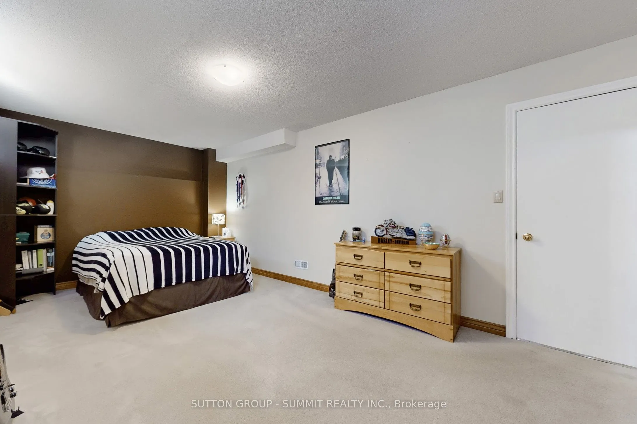 5981 RAYSHAW Crescent