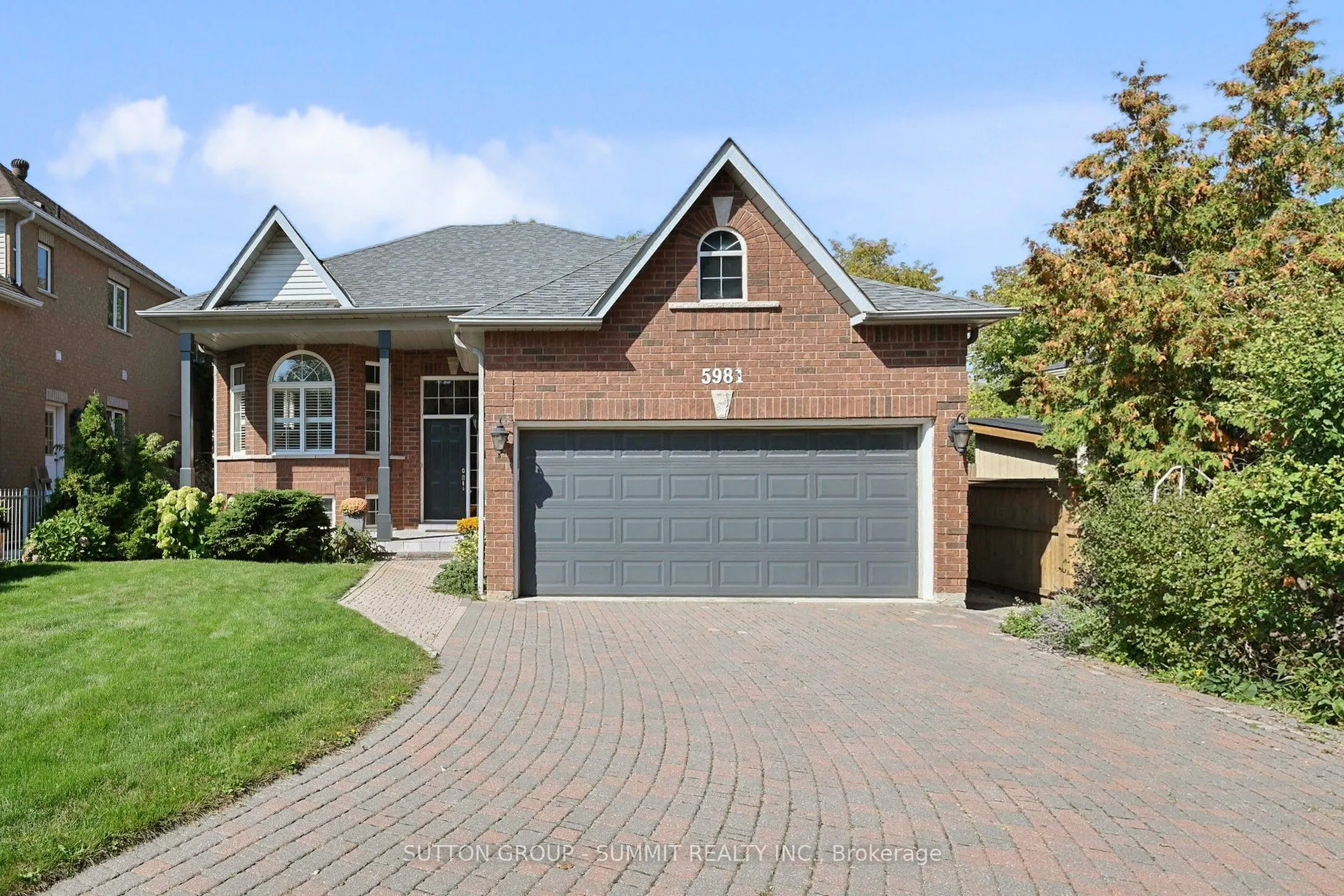 5981 RAYSHAW Crescent