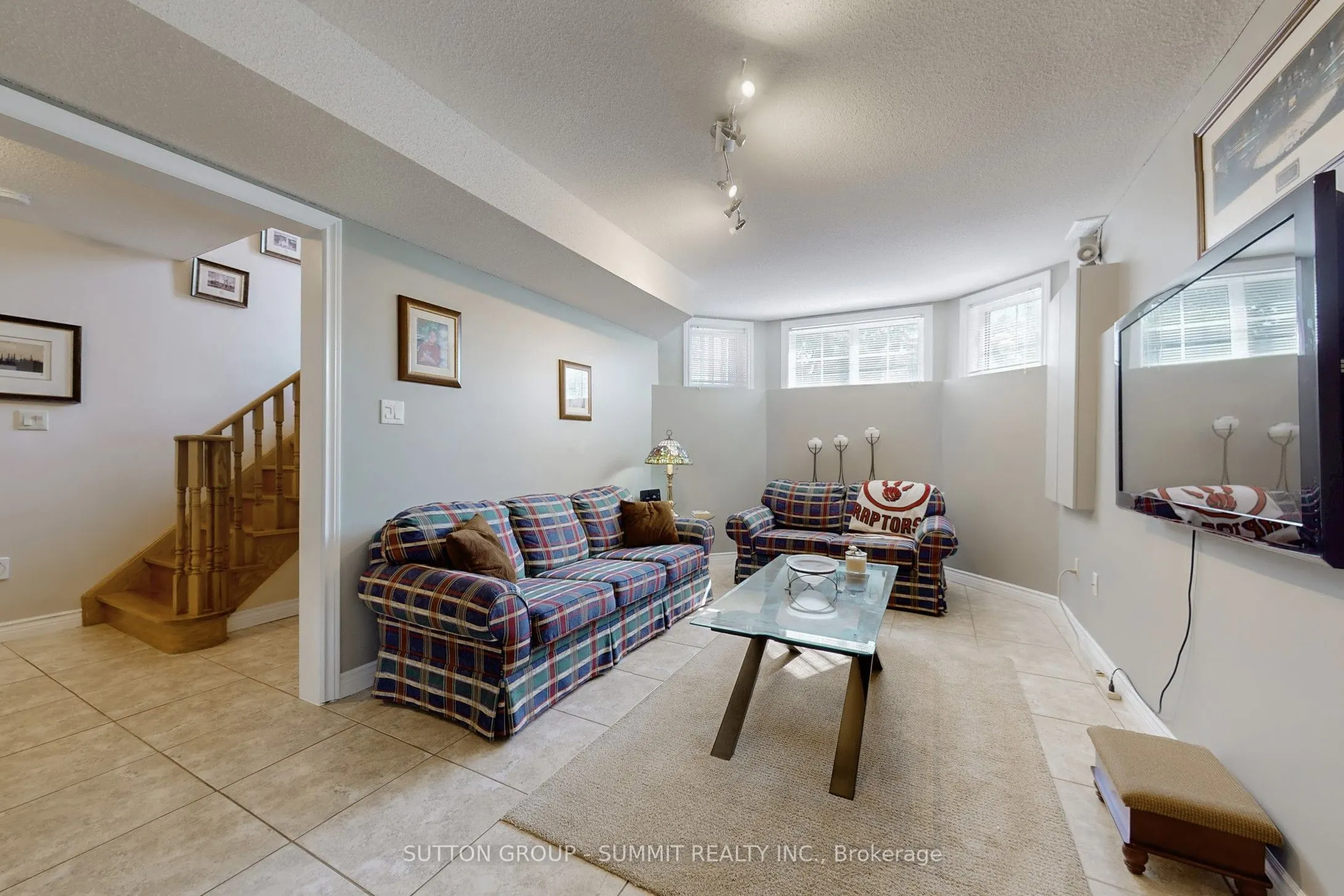 5981 RAYSHAW Crescent