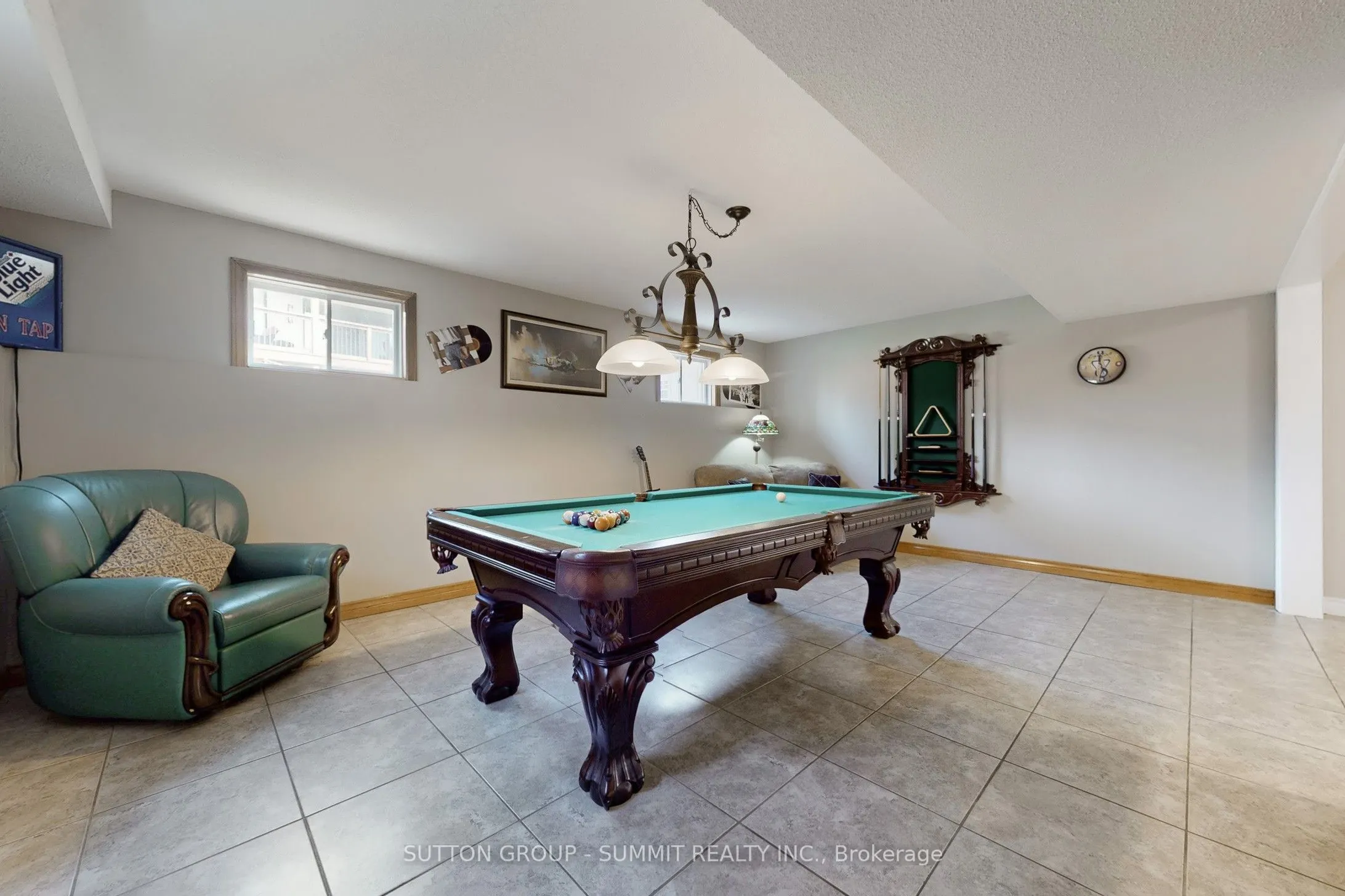 5981 RAYSHAW Crescent