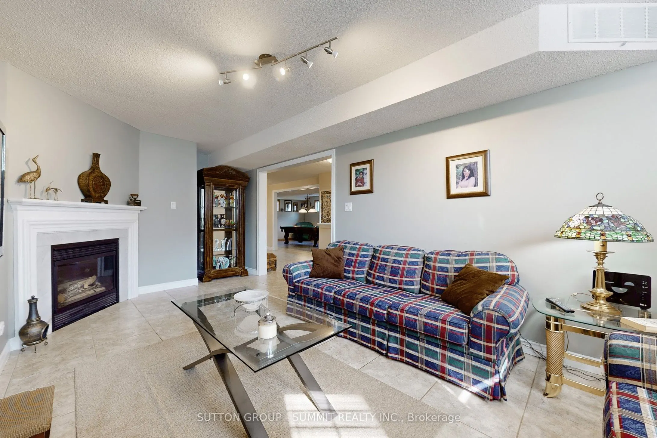 5981 RAYSHAW Crescent