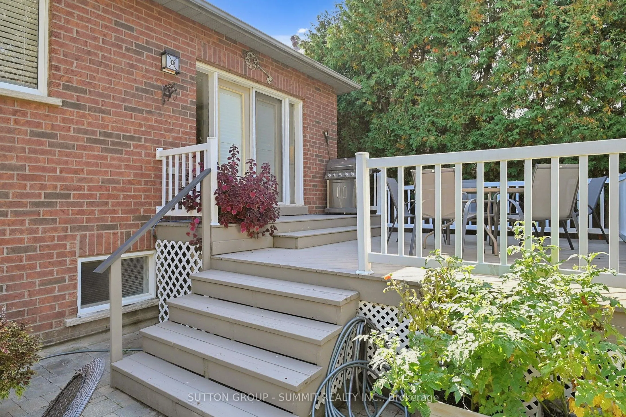 5981 RAYSHAW Crescent