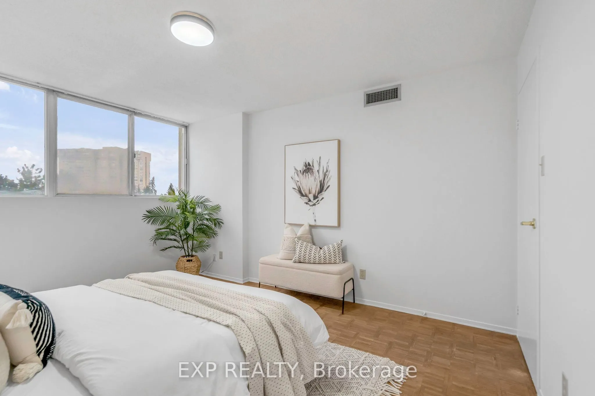 3700 Kaneff Crescent, #406