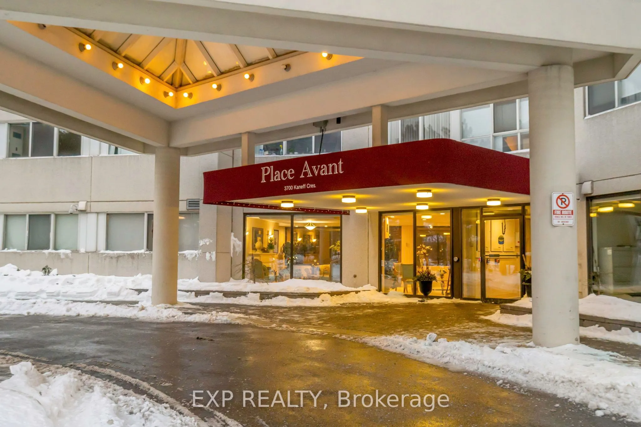 3700 Kaneff Crescent, #406