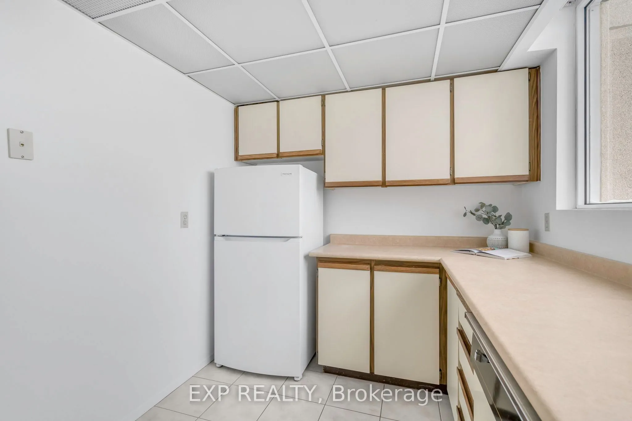 3700 Kaneff Crescent, #406
