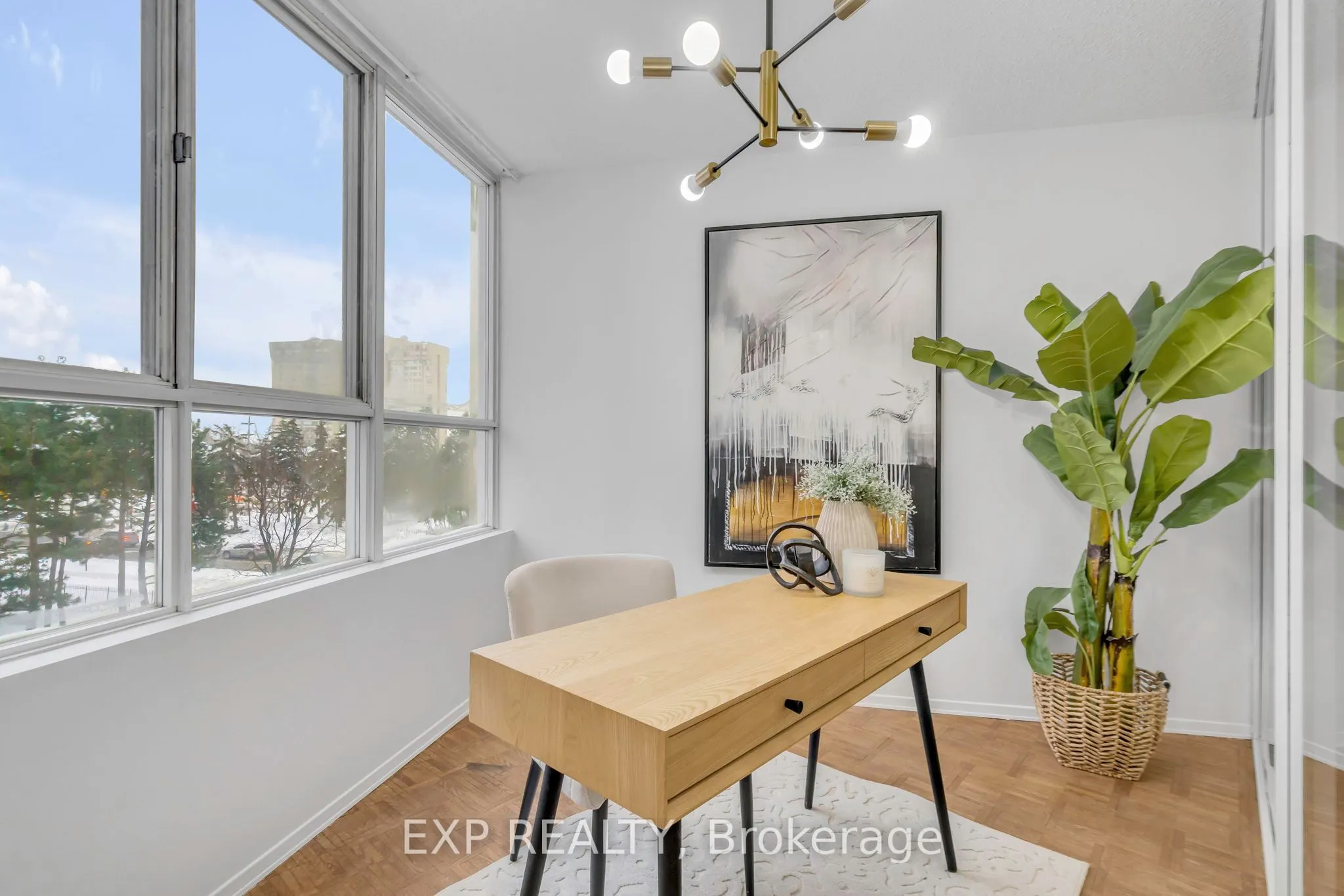 3700 Kaneff Crescent, #406