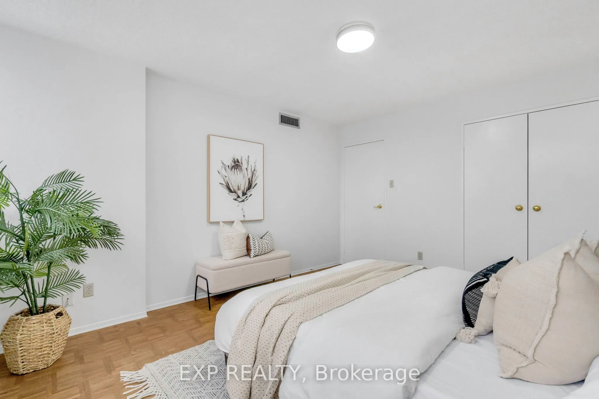 3700 Kaneff Crescent, #406