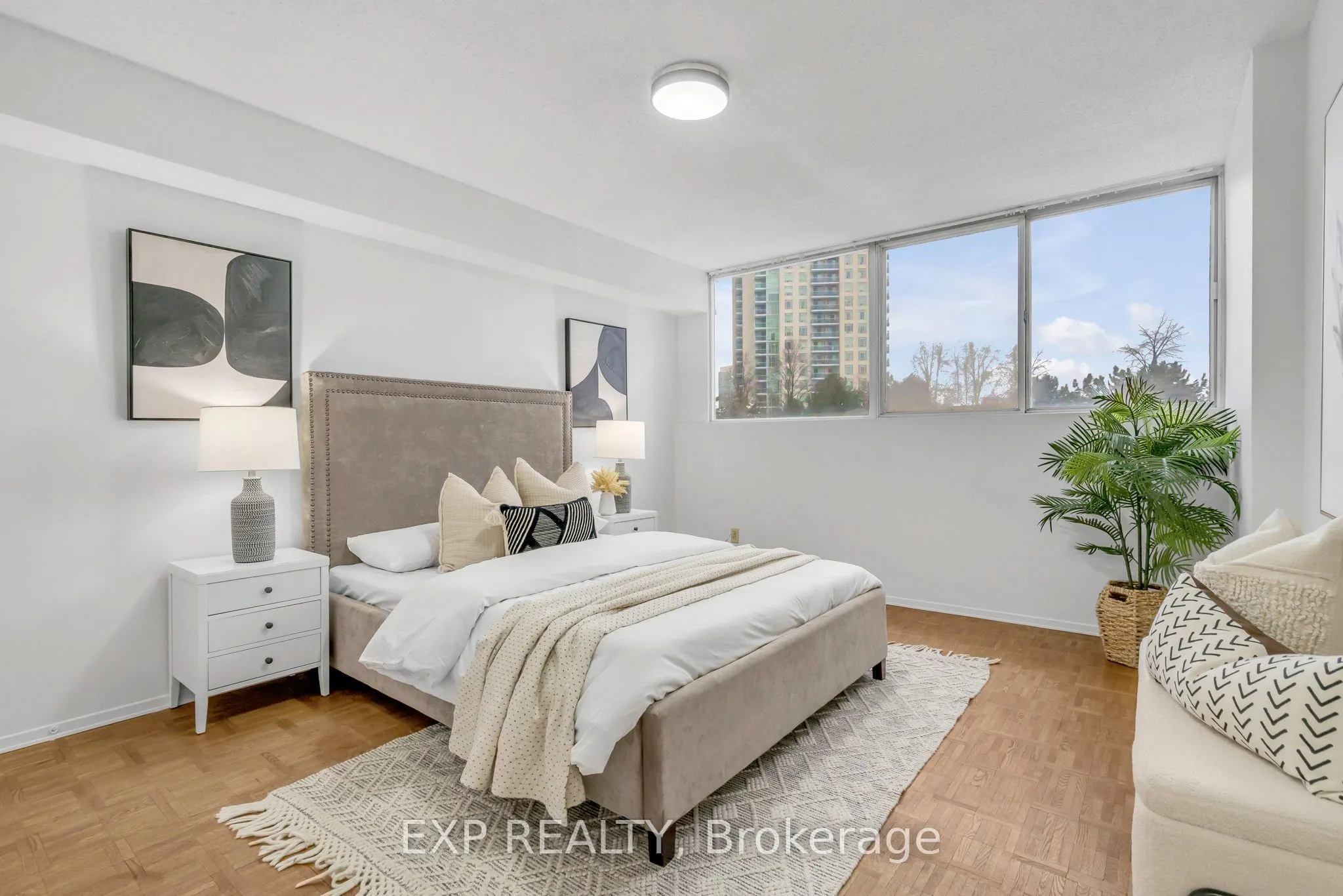 3700 Kaneff Crescent, #406
