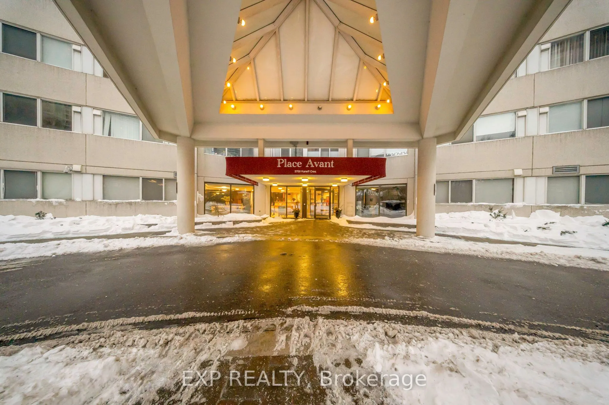 3700 Kaneff Crescent, #406