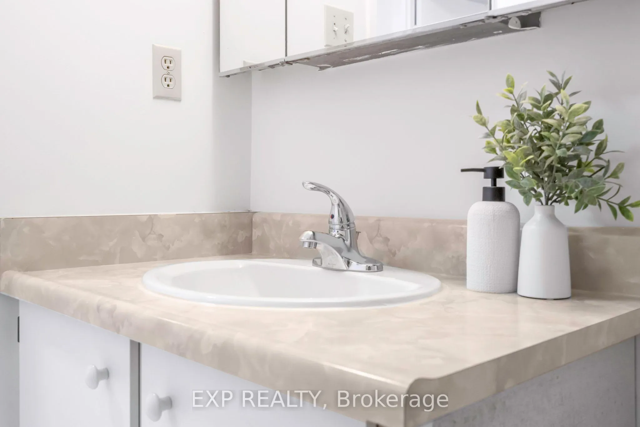 3700 Kaneff Crescent, #406