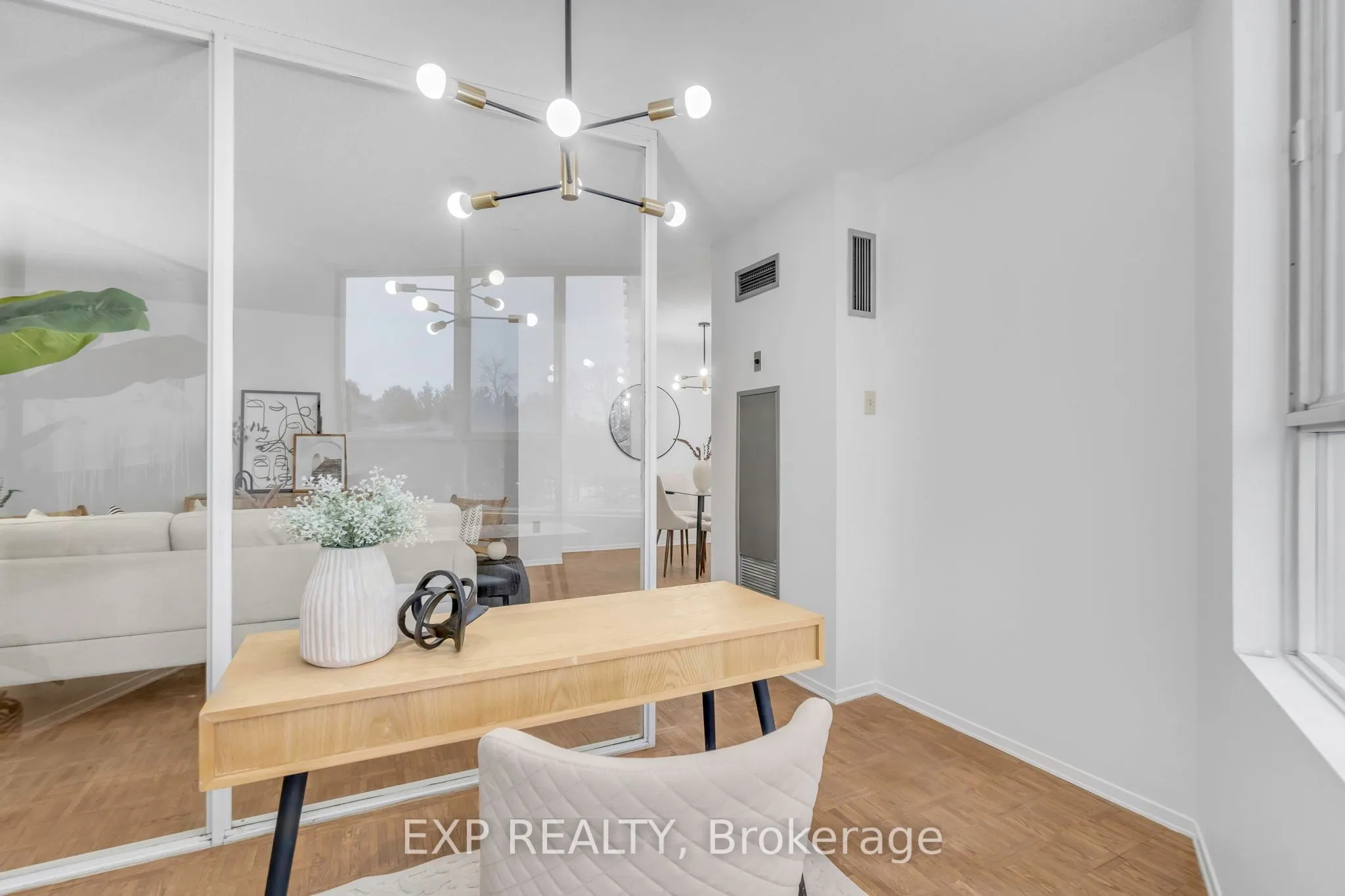 3700 Kaneff Crescent, #406