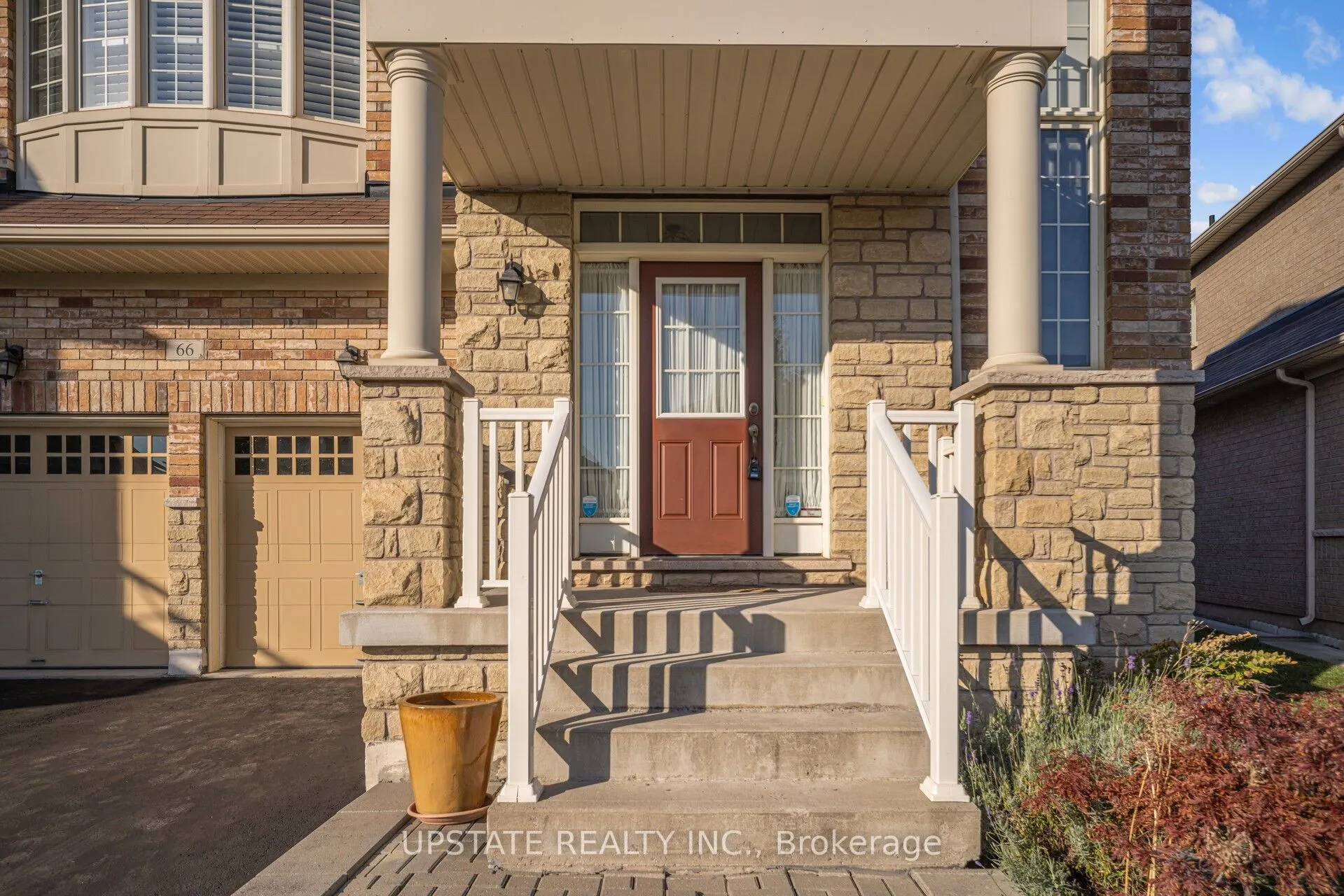 66 GEORGE ROBINSON Drive