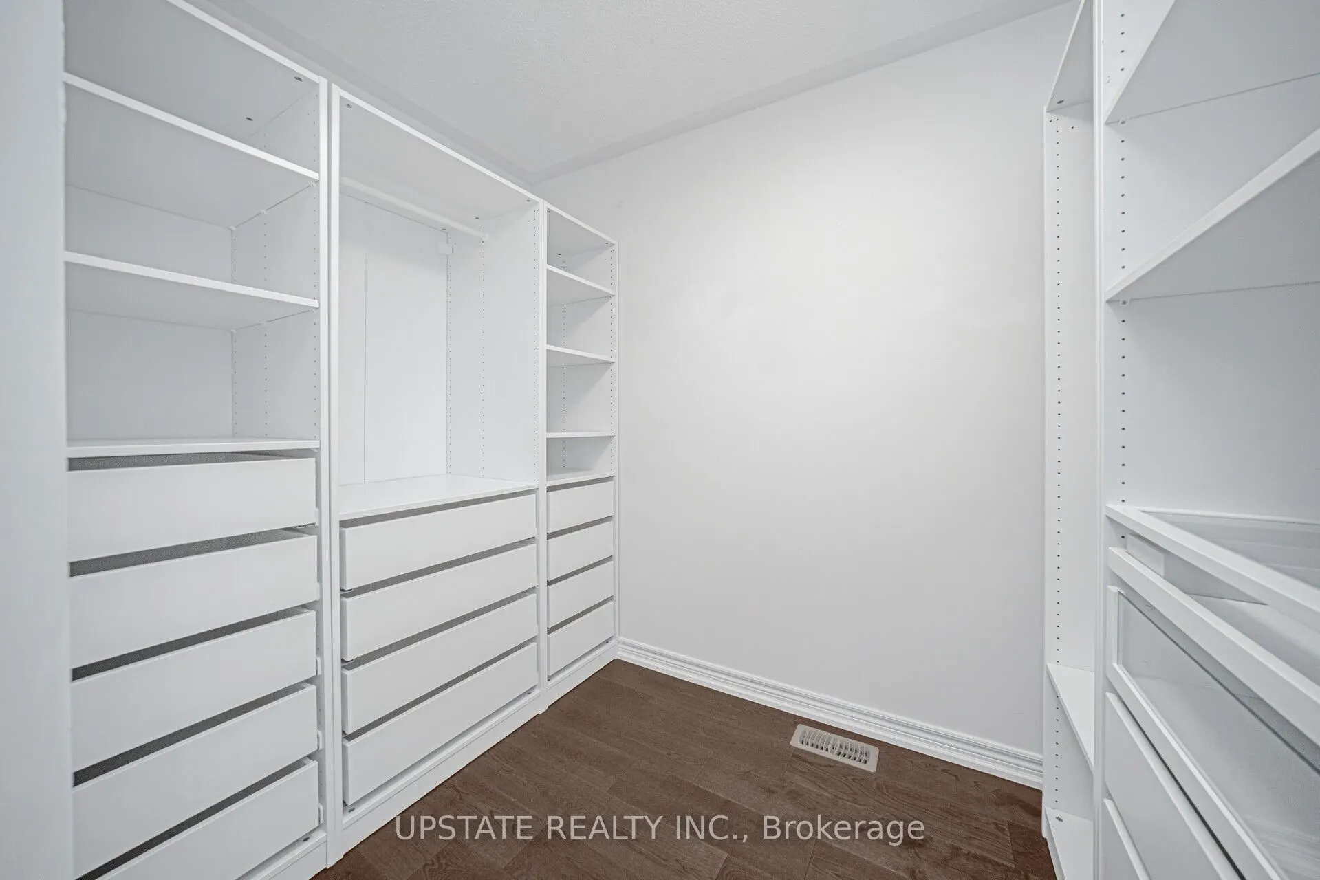 66 GEORGE ROBINSON Drive