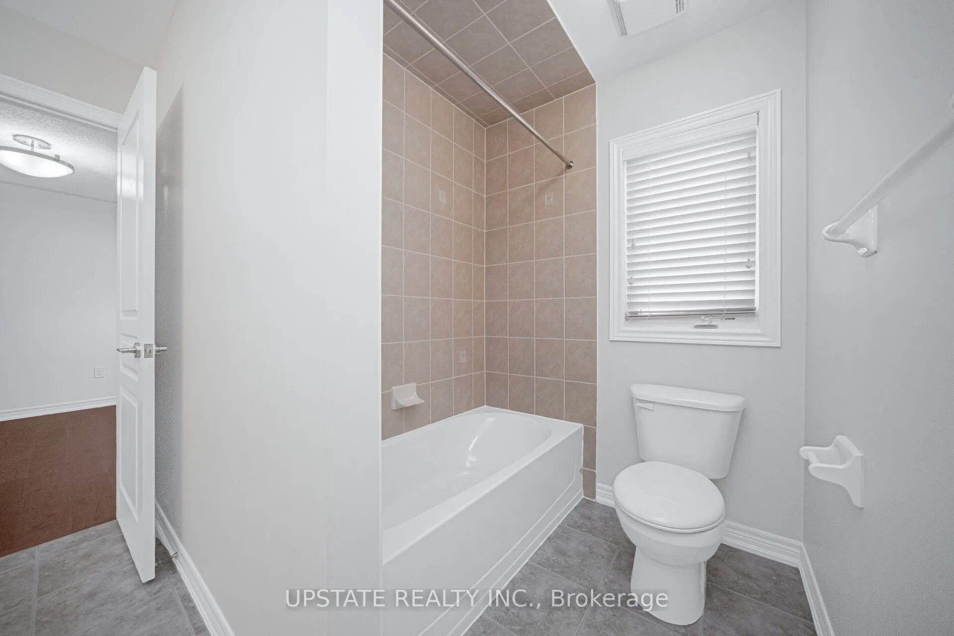 66 GEORGE ROBINSON Drive