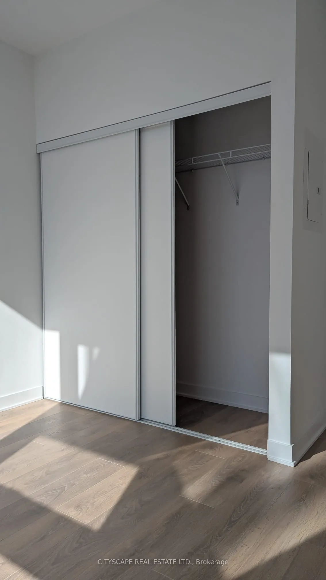 1037 Queensway, #209