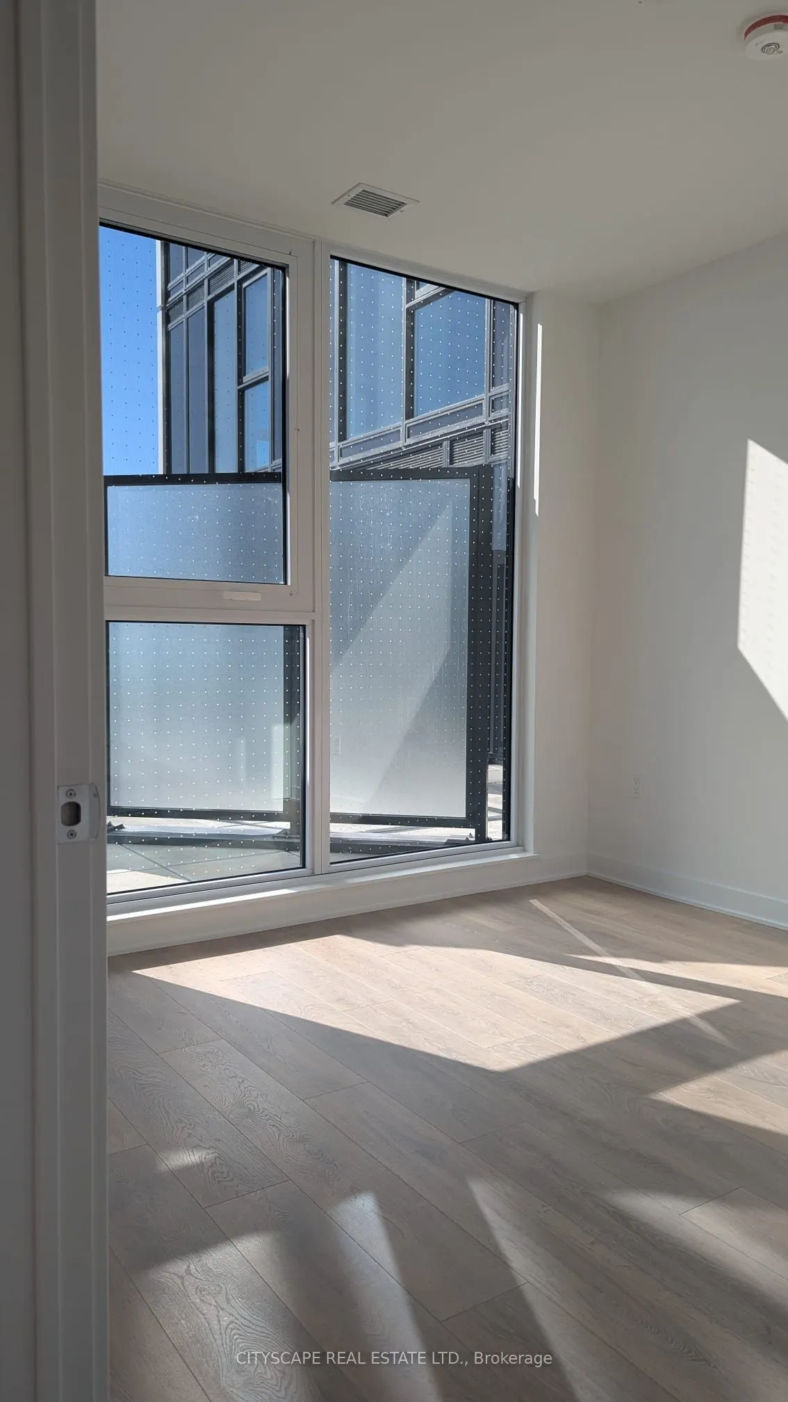 1037 Queensway, #209