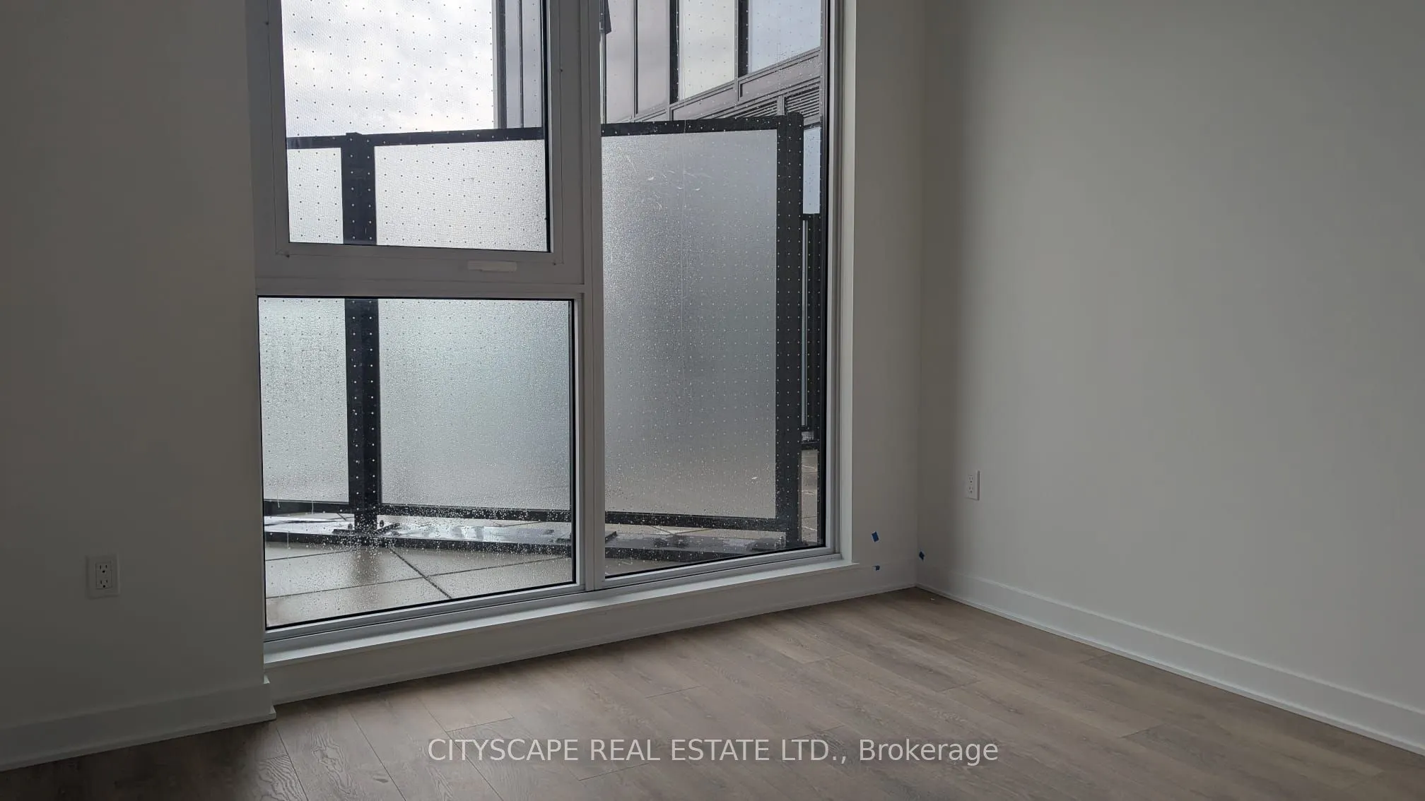 1037 Queensway, #209