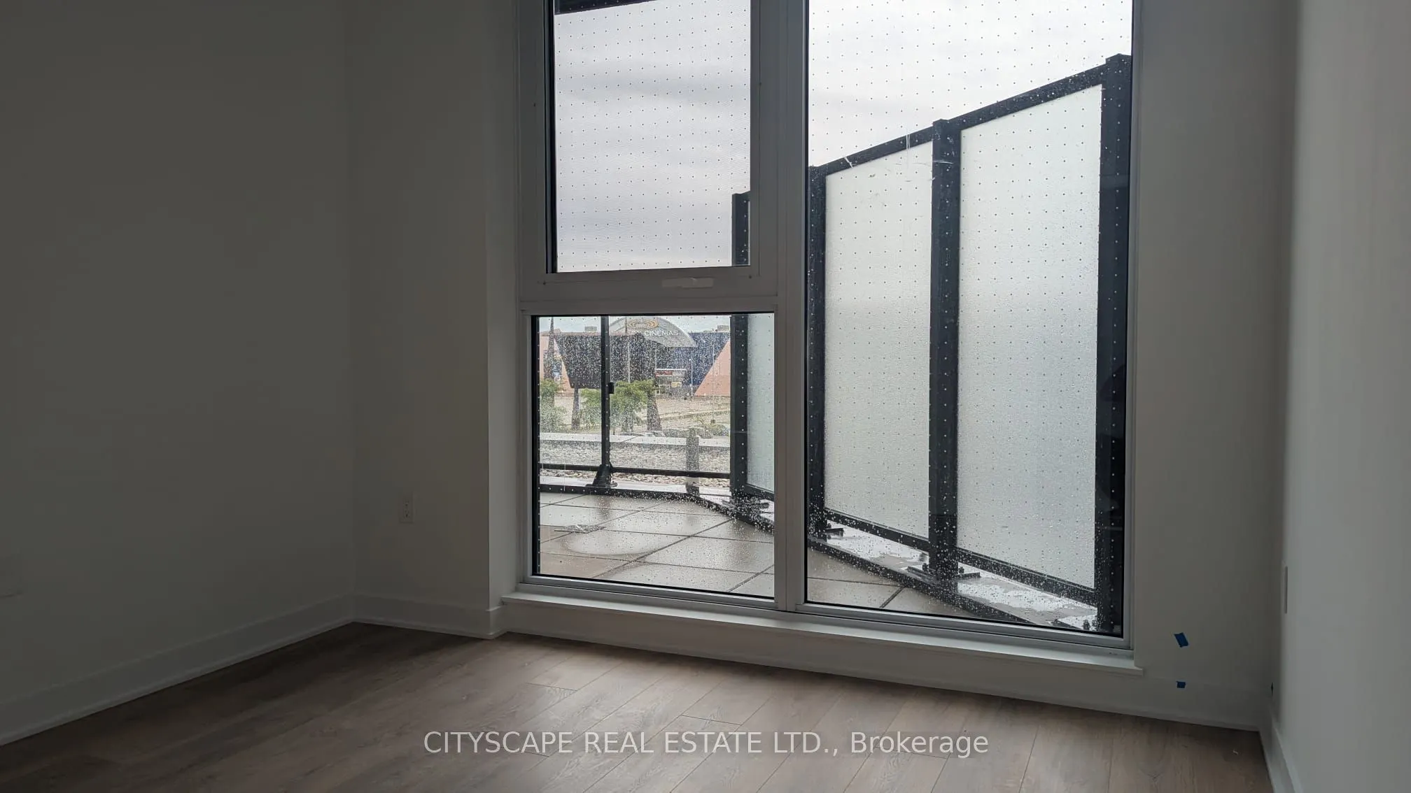 1037 Queensway, #209
