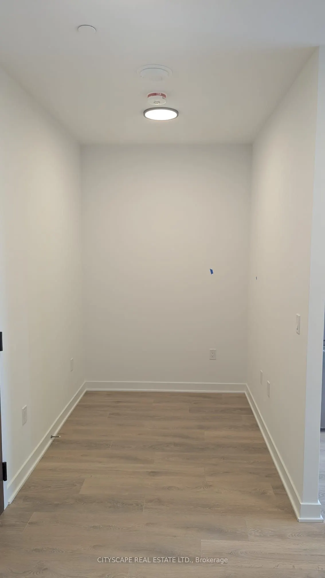 1037 Queensway, #209