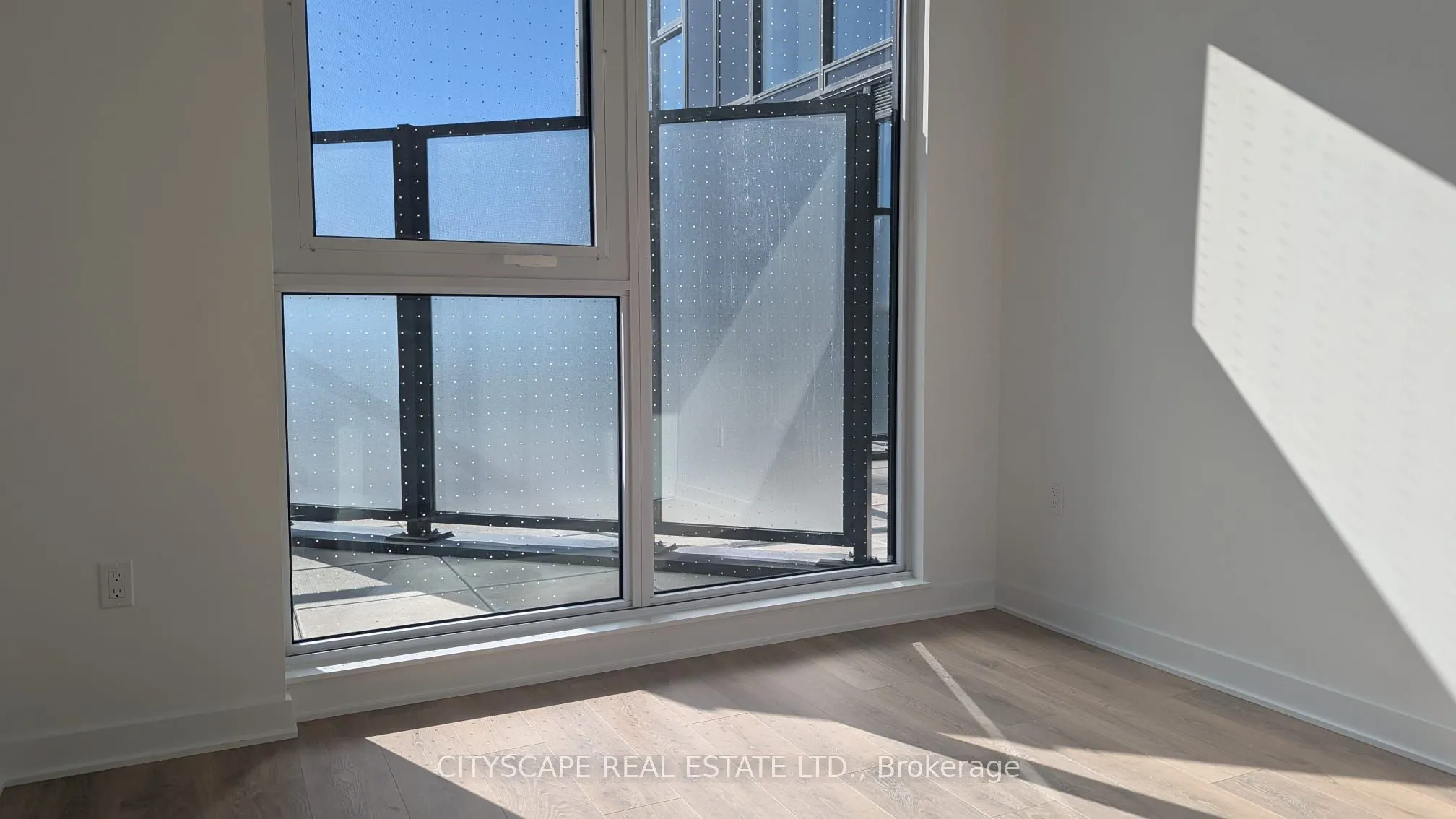 1037 Queensway, #209