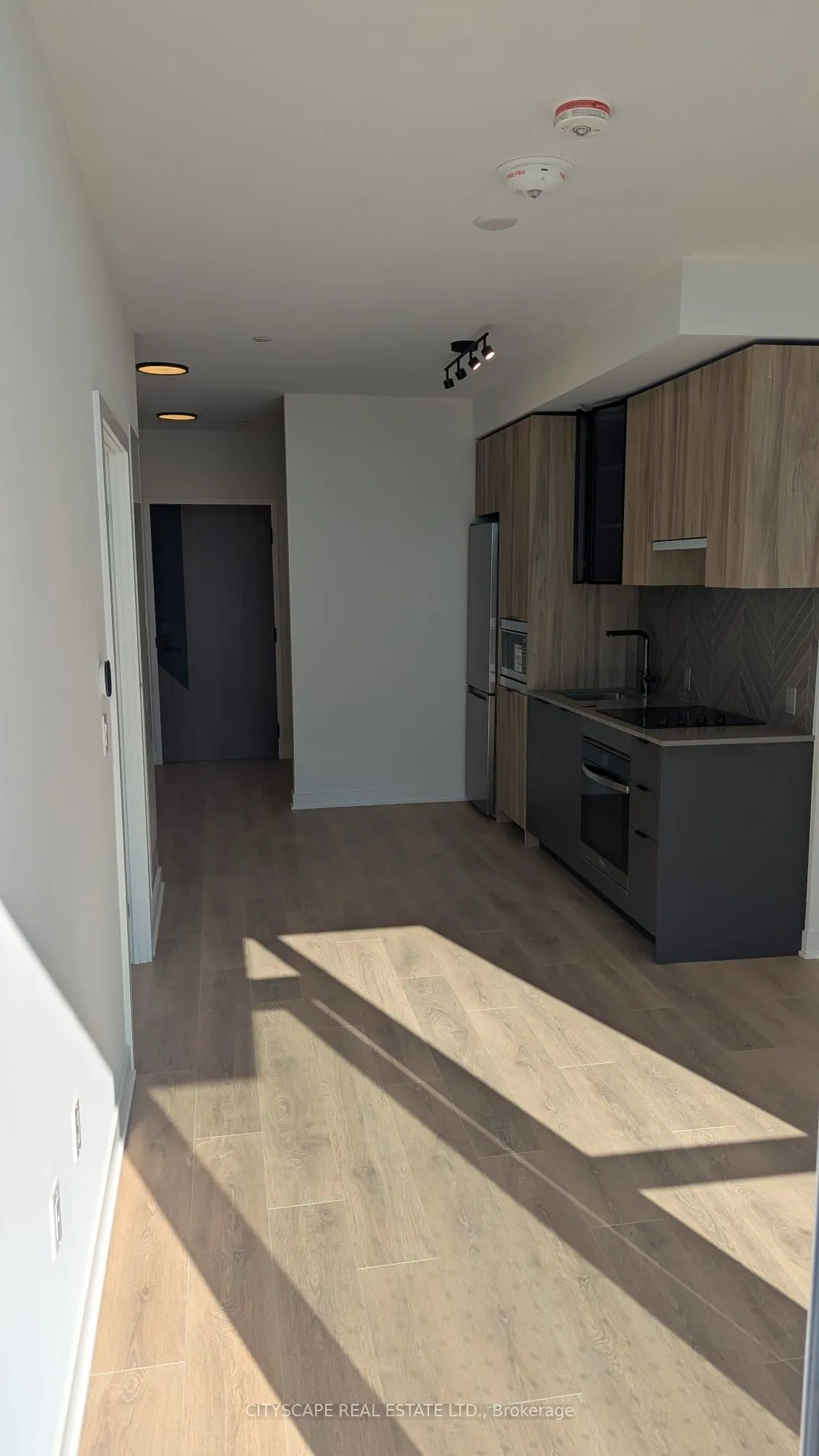 1037 Queensway, #209