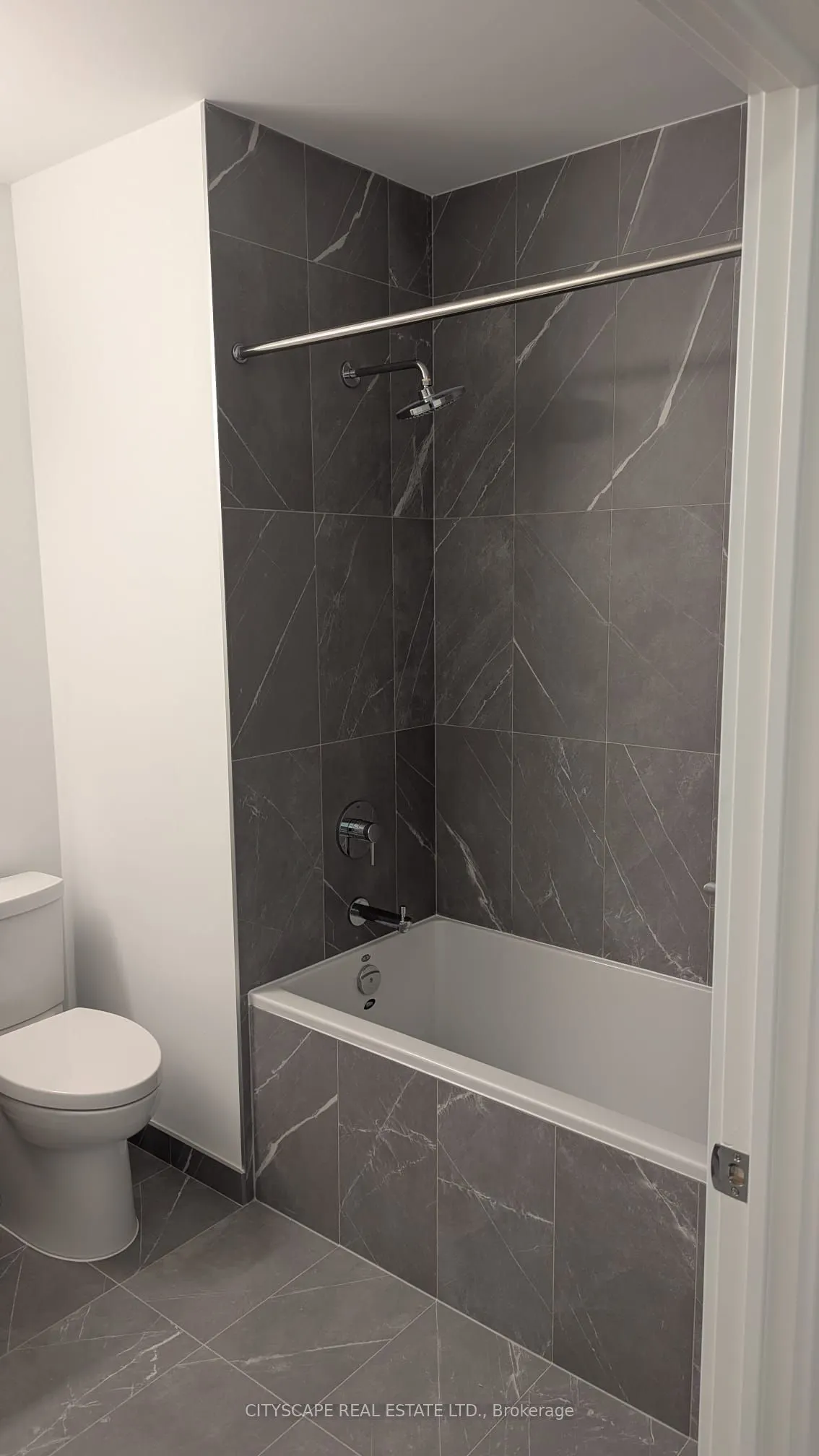 1037 Queensway, #209