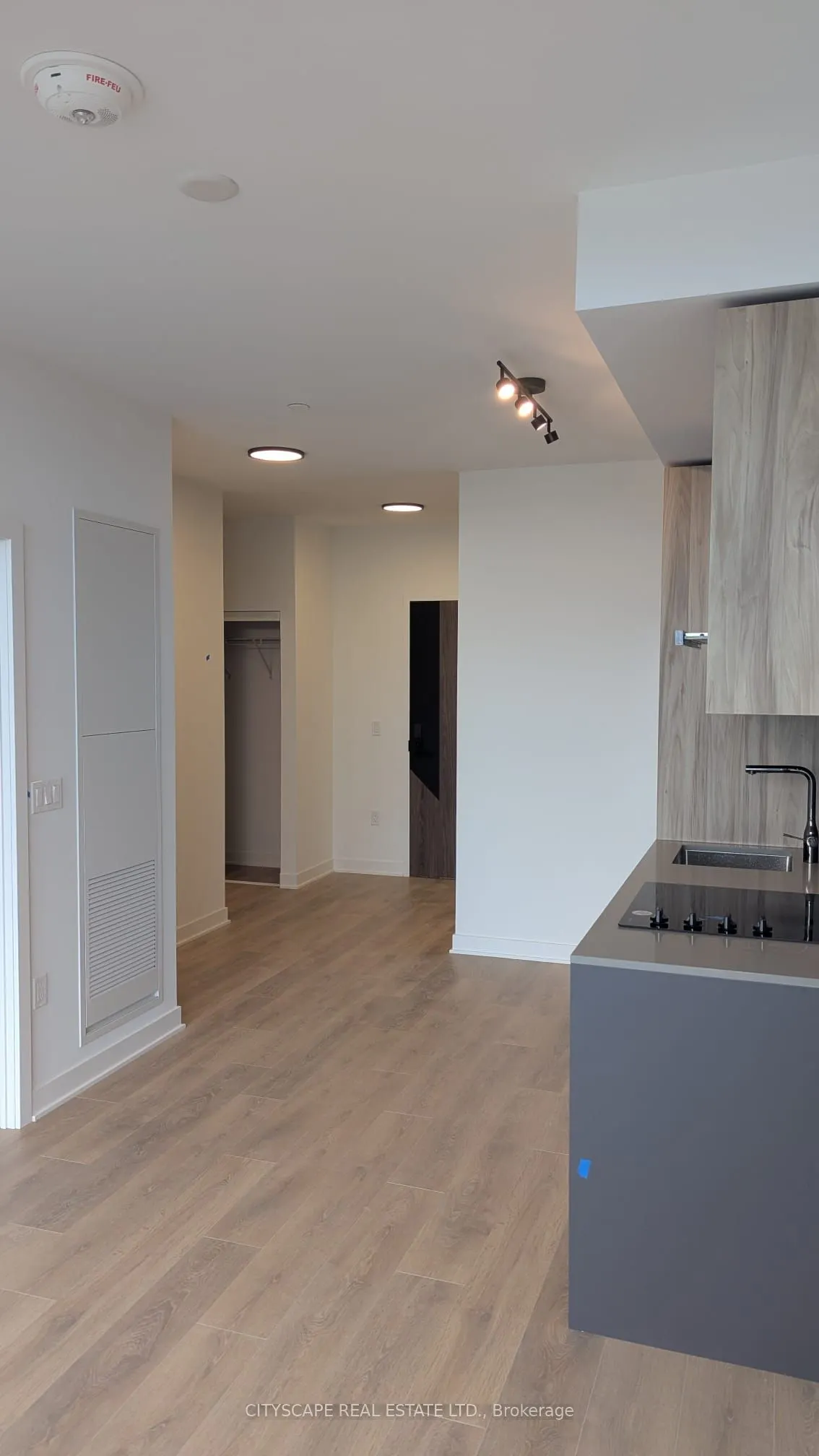 1037 Queensway, #209