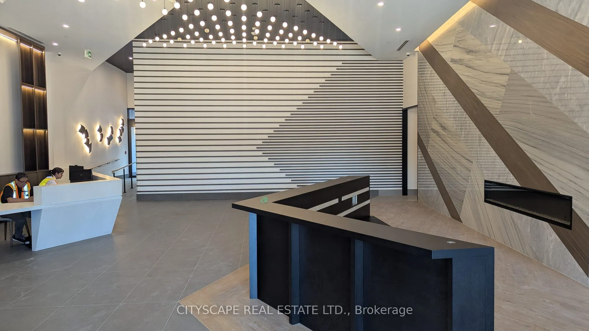 1037 Queensway, #209