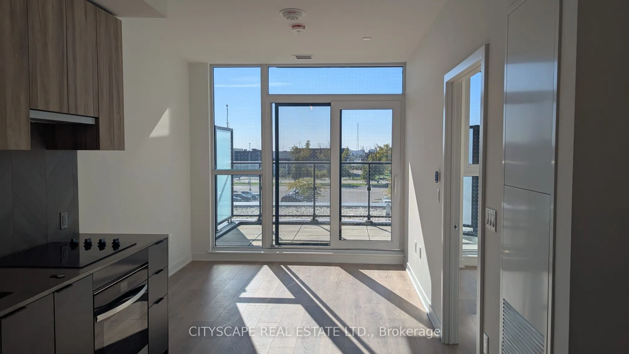1037 Queensway, #209
