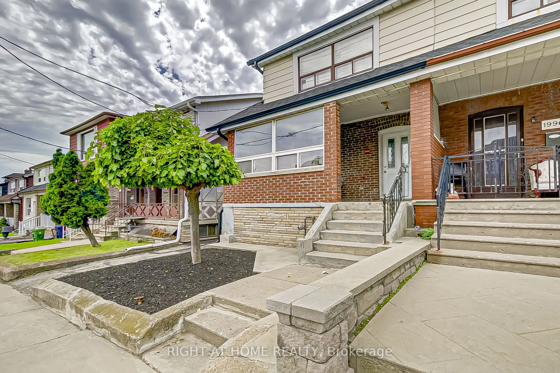 1994 Dufferin Street