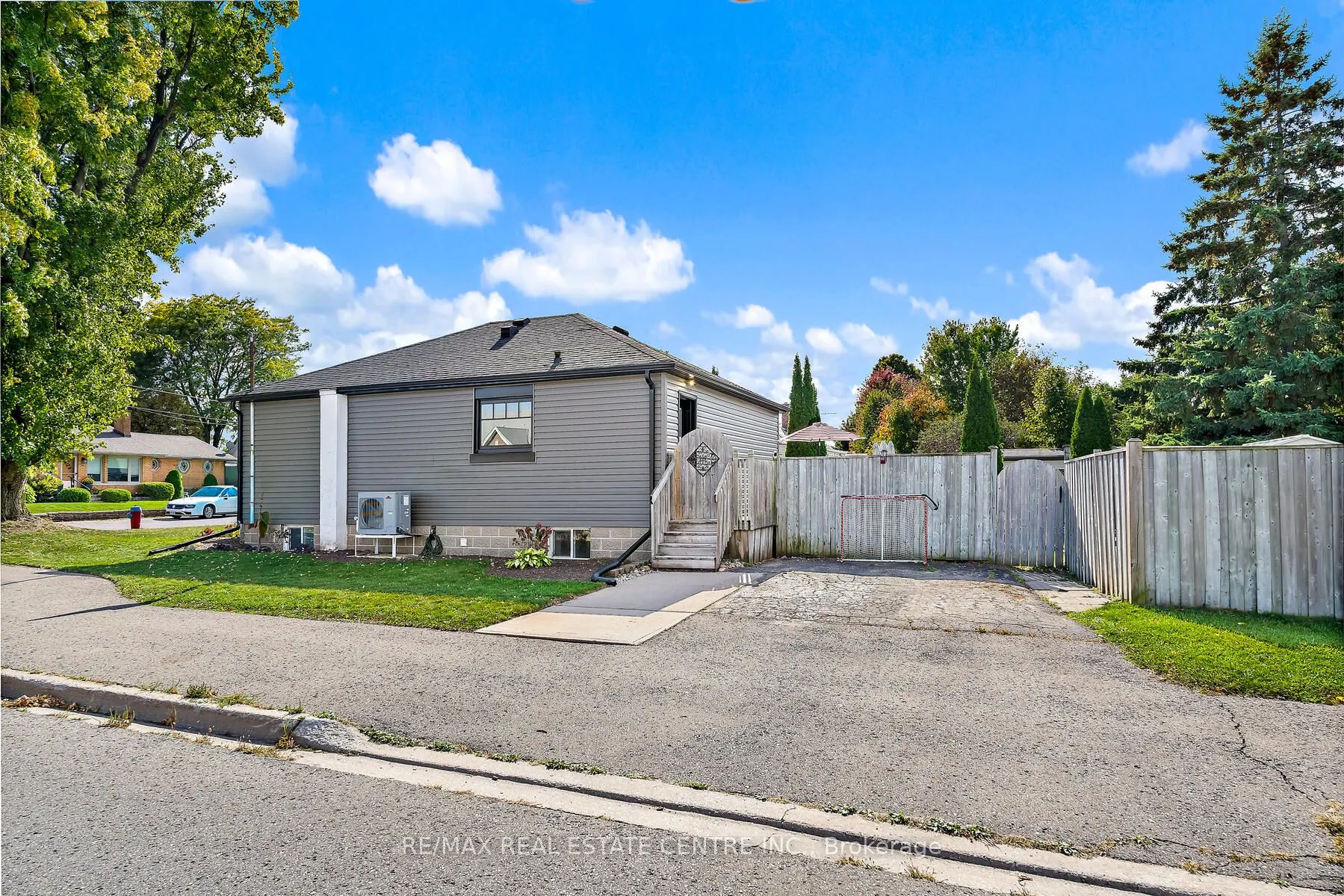 351 Peel Street