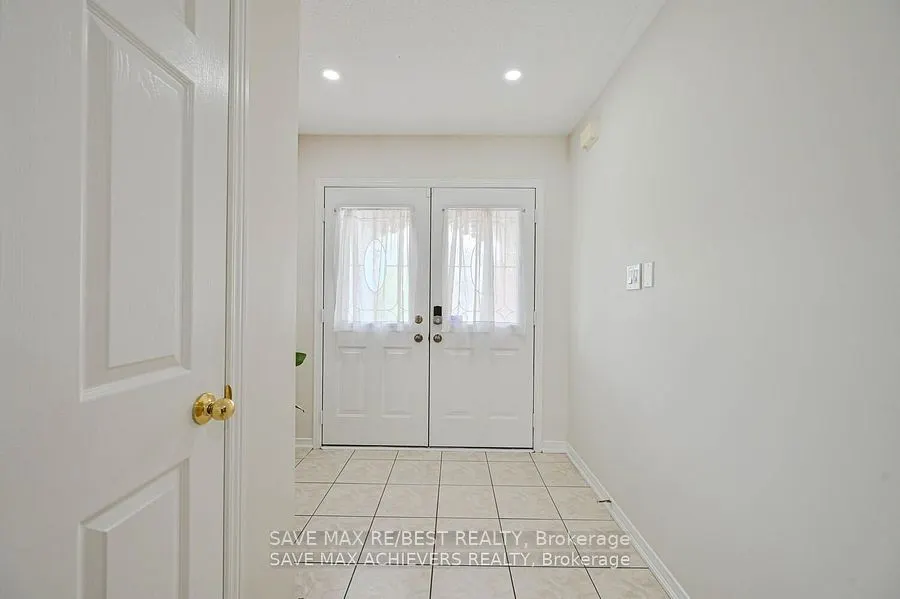 21 Riverplace Crescent