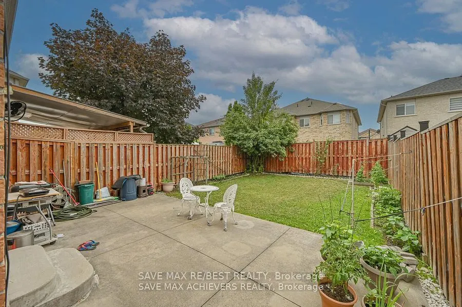 21 Riverplace Crescent